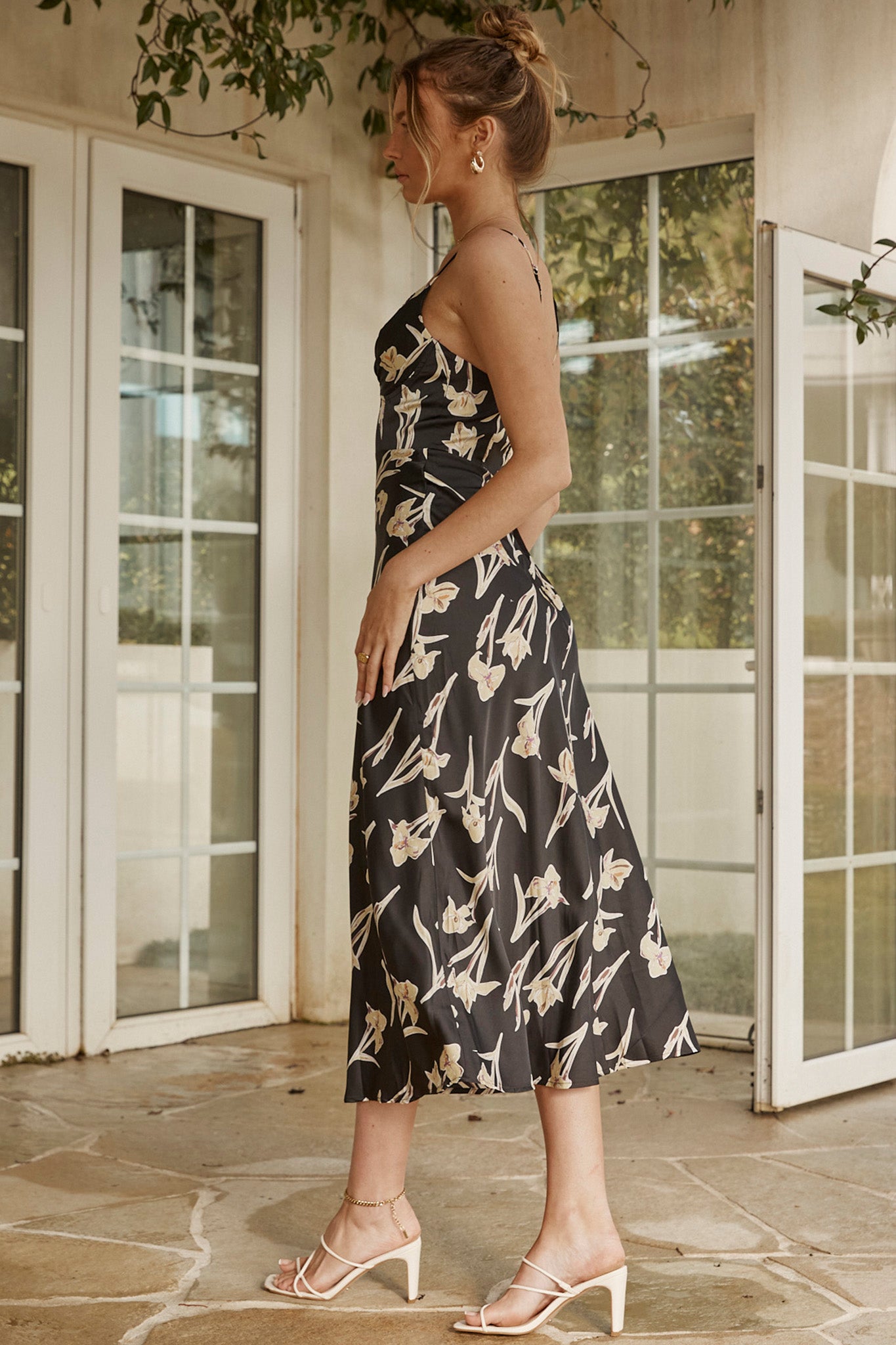 Lake Como Fitted Bodice Cami Strap Midi Dress Orchid Print Black-Maymioy