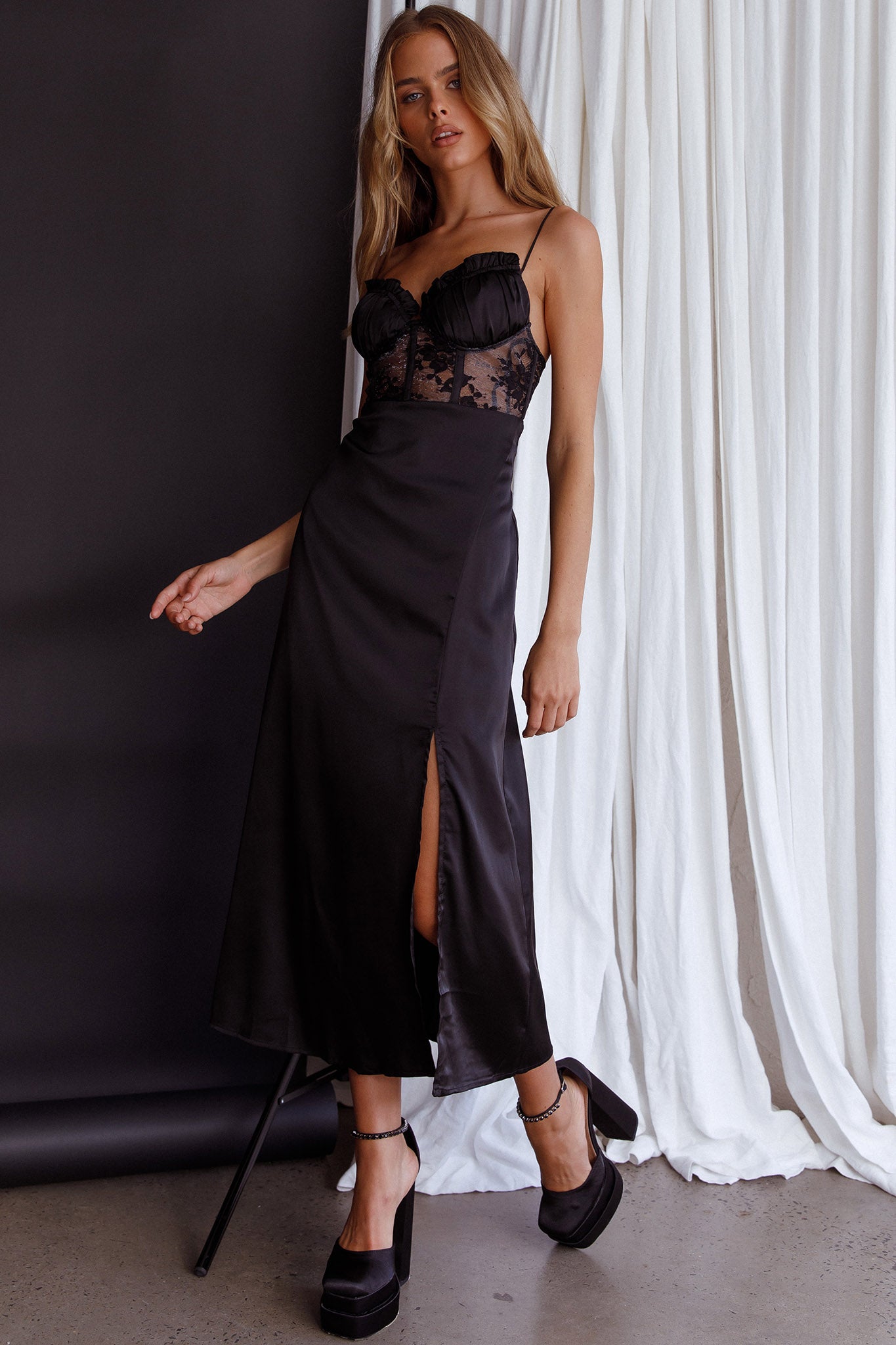Trophy Lace Bodice Midi Dress Black-Maymioy