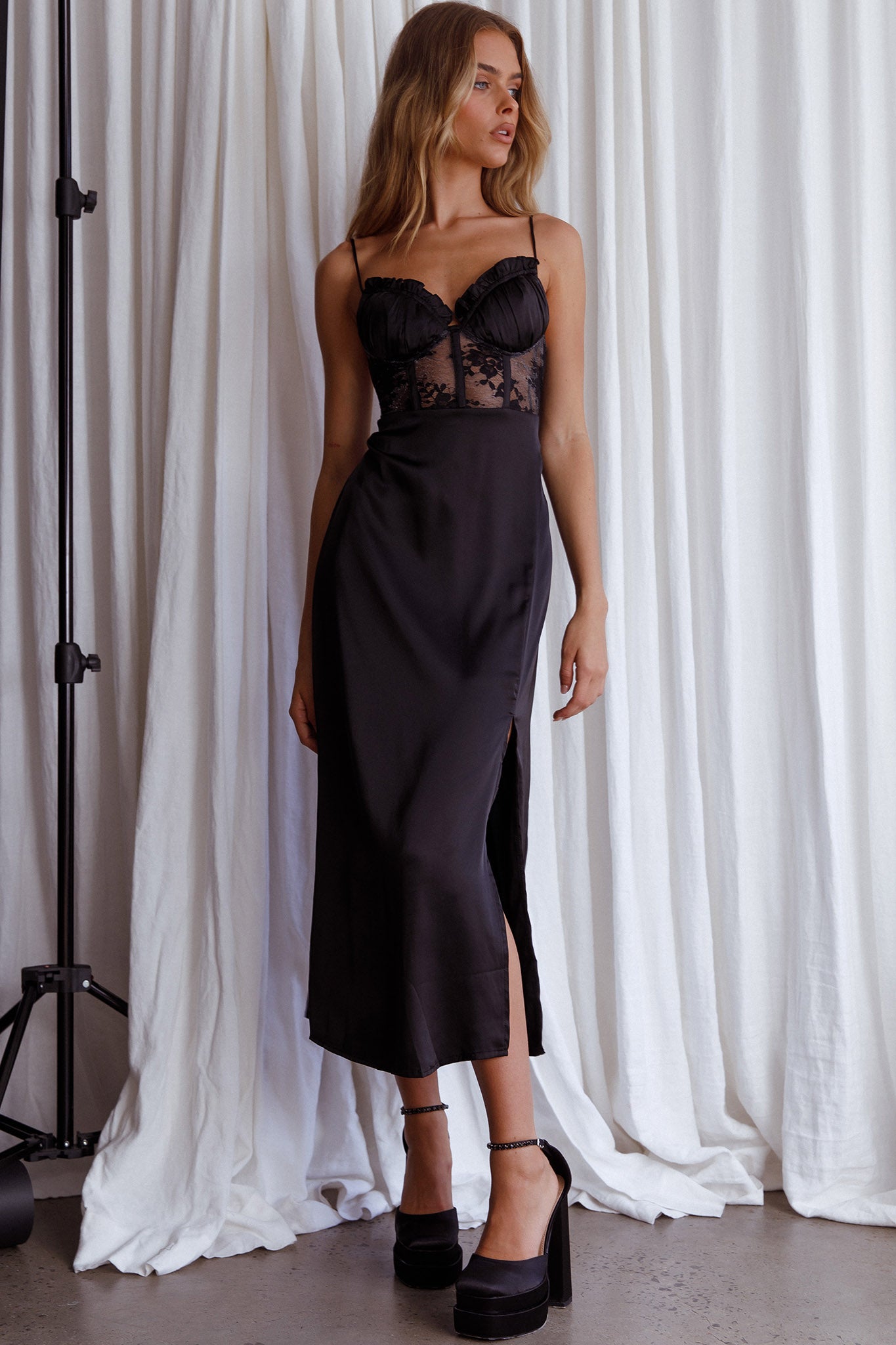 Trophy Lace Bodice Midi Dress Black-Maymioy