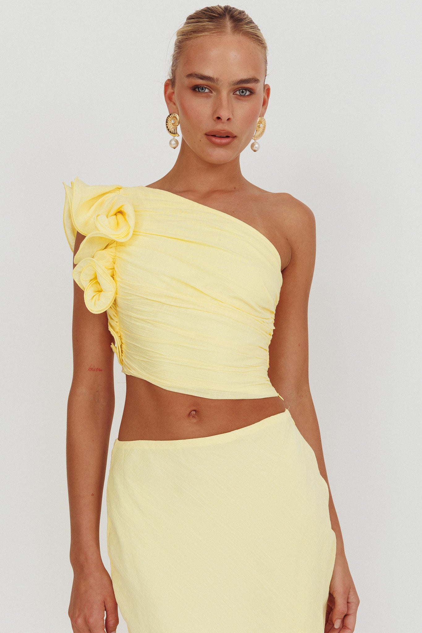 Deanna One-Shoulder Ruffle Top Lemon-Maymioy