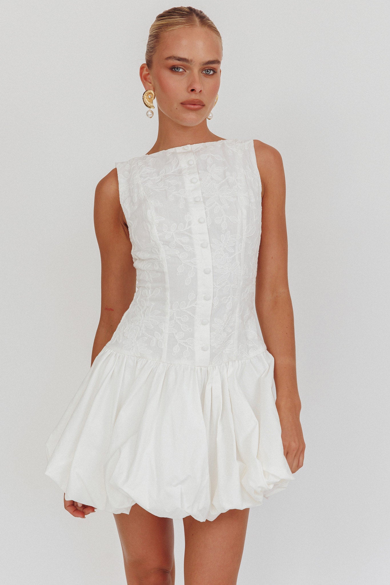 Opulent Sleeveless Bubble Hem Mini Dress Embroidered White-Maymioy