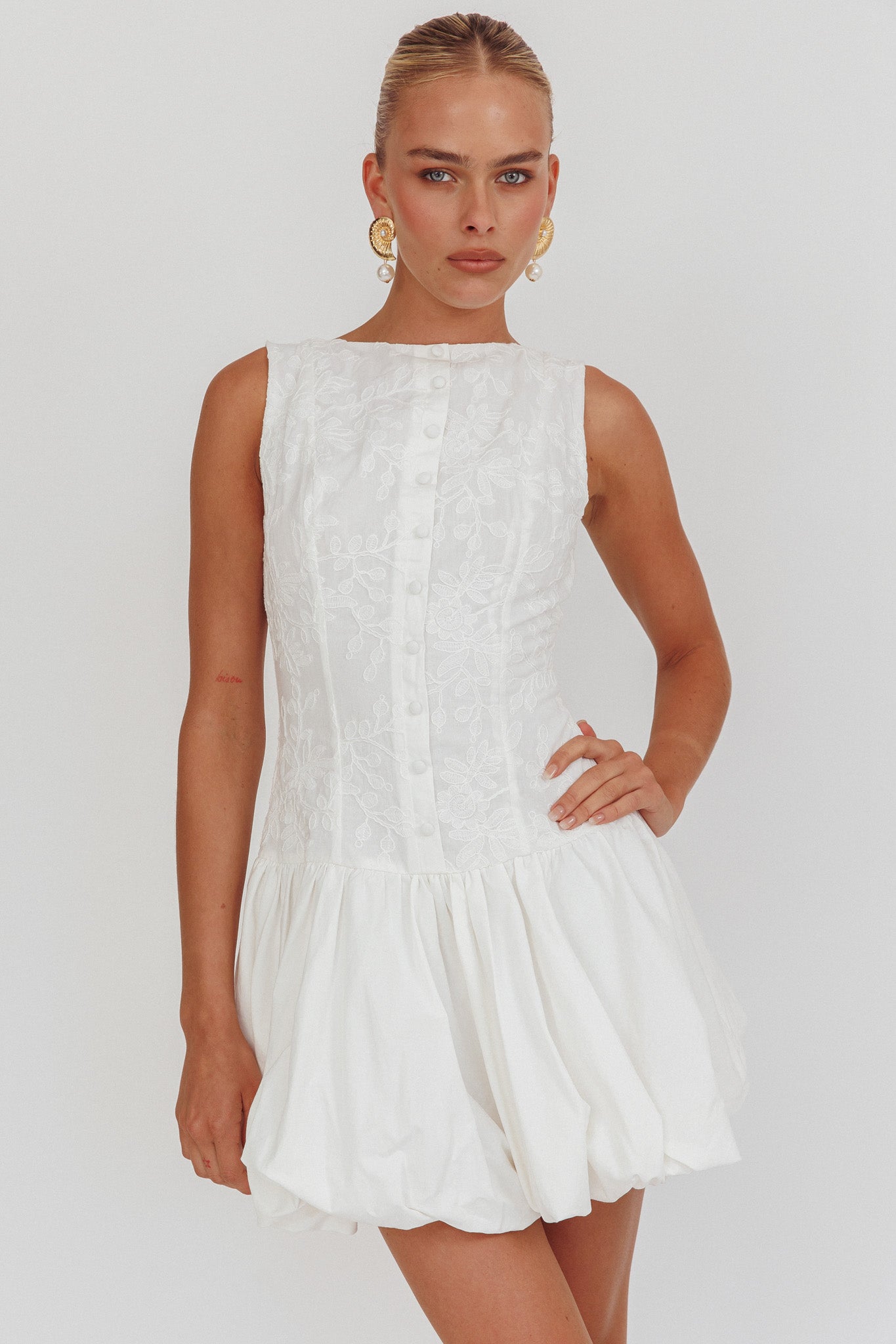 Opulent Sleeveless Bubble Hem Mini Dress Embroidered White-Maymioy