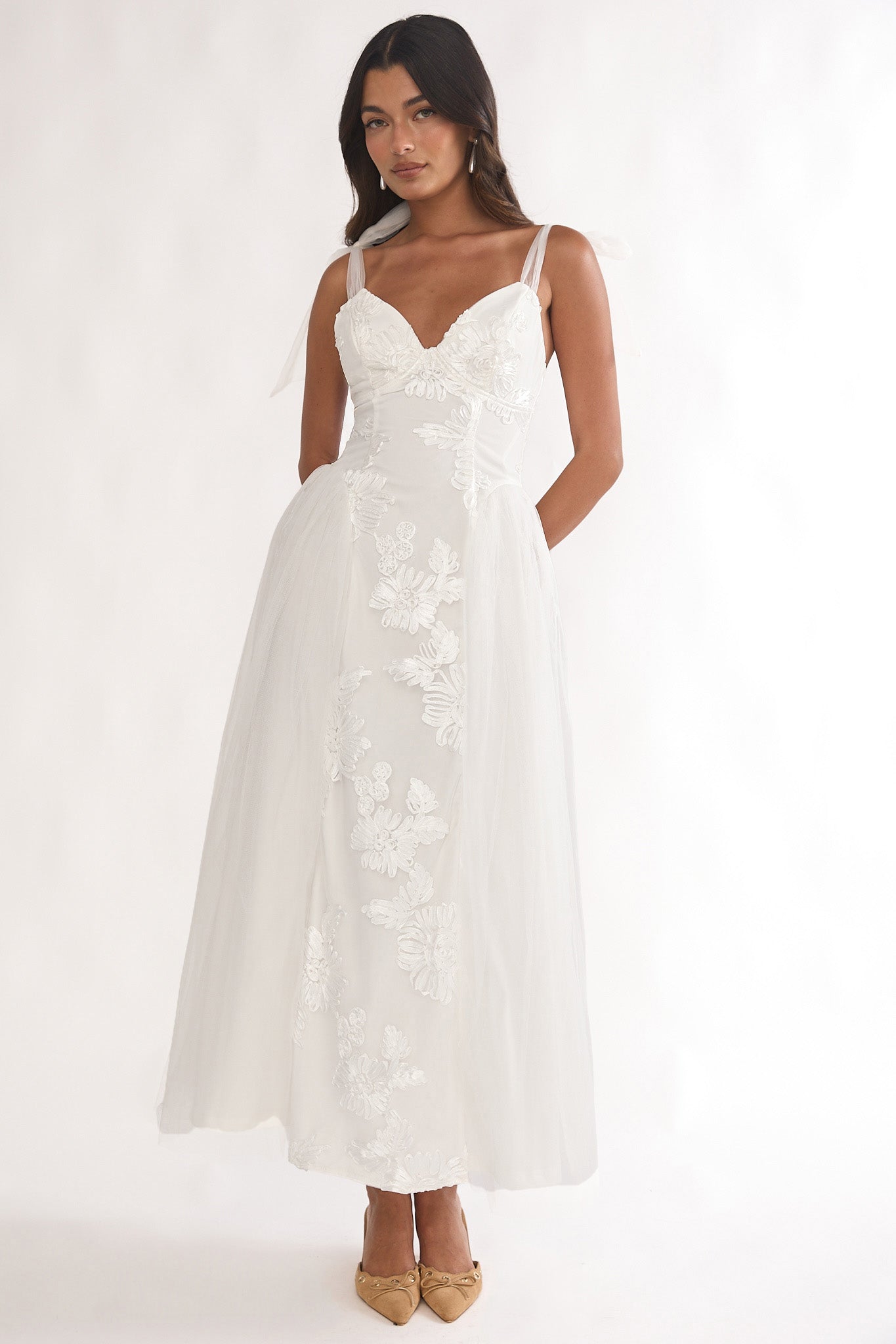 Serifine Floral Embellished Bow Maxi Dress White-Maymioy