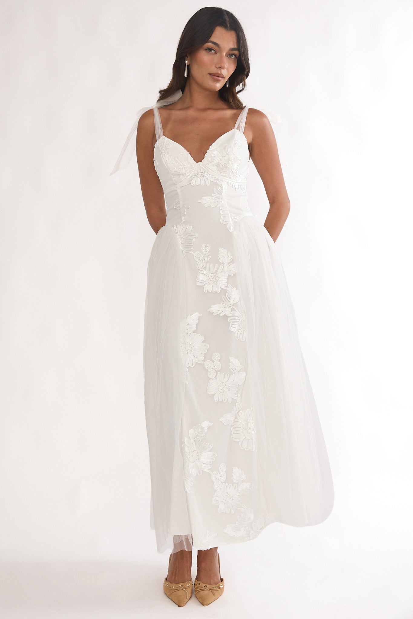 Serifine Floral Embellished Bow Maxi Dress White-Maymioy