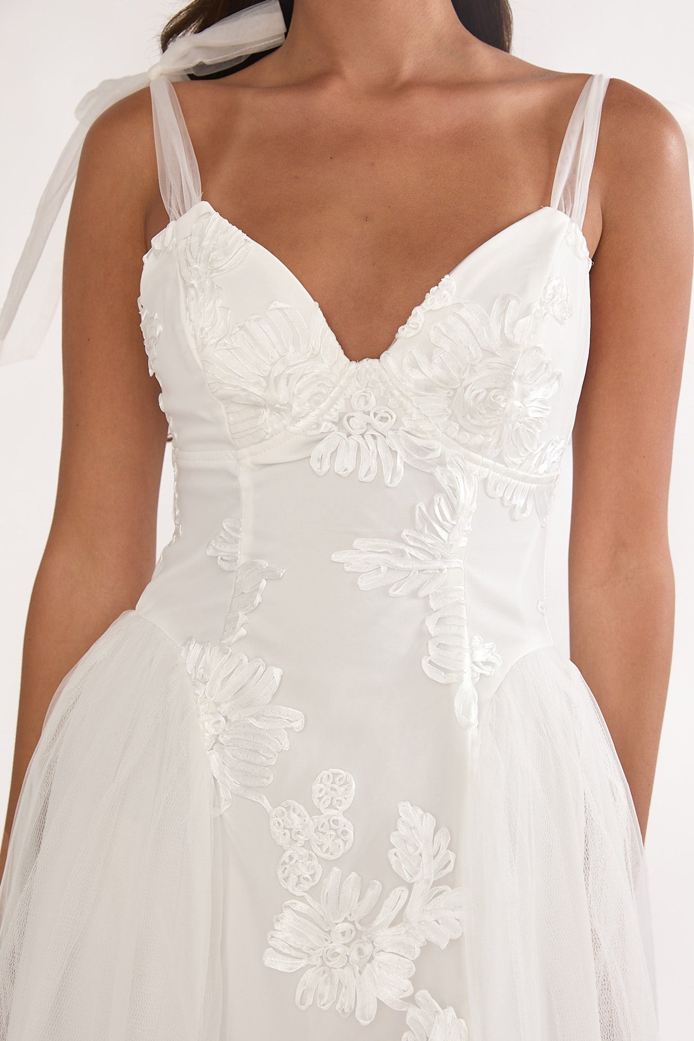 Serifine Floral Embellished Bow Maxi Dress White-Maymioy
