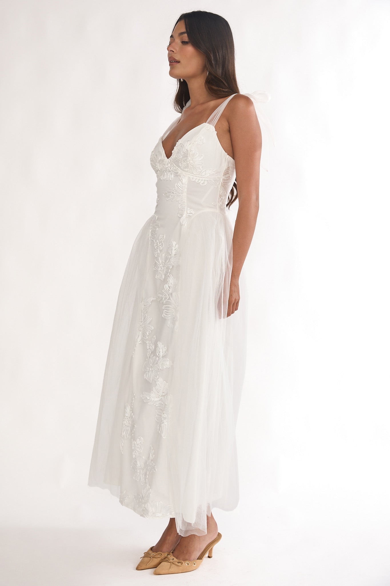 Serifine Floral Embellished Bow Maxi Dress White-Maymioy