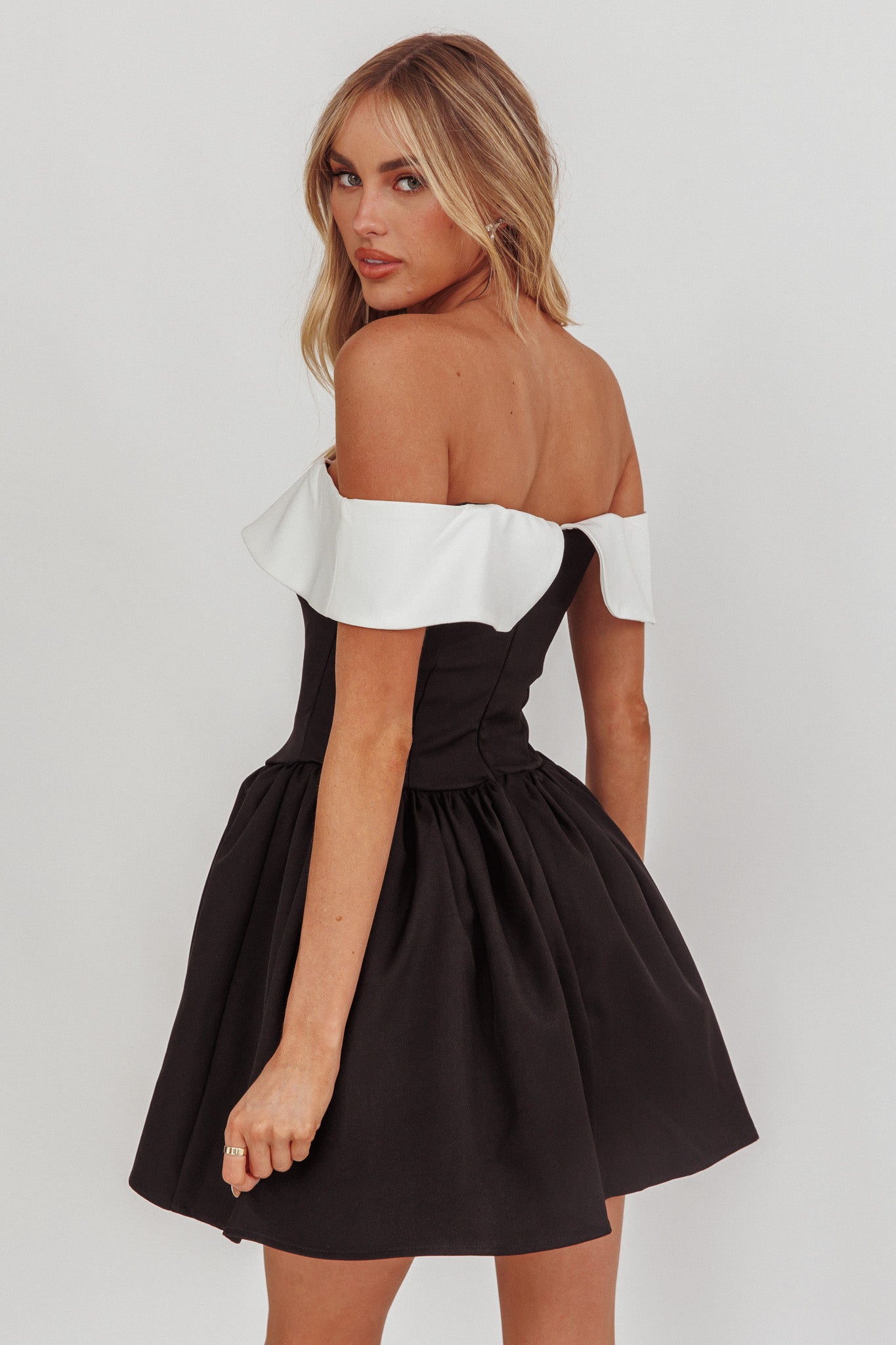 Grace Kelly Contrast Off-Shoulder Mini Dress Black-Maymioy