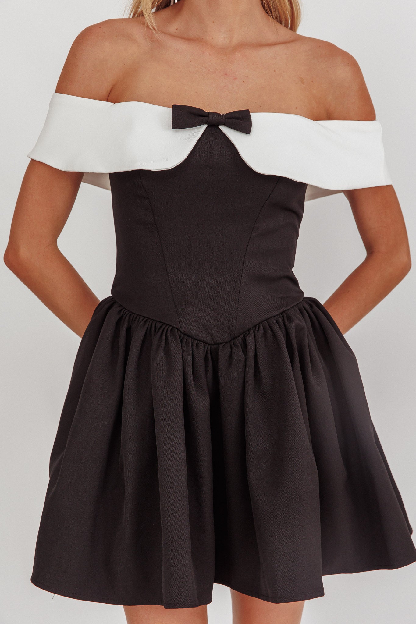 Grace Kelly Contrast Off-Shoulder Mini Dress Black-Maymioy