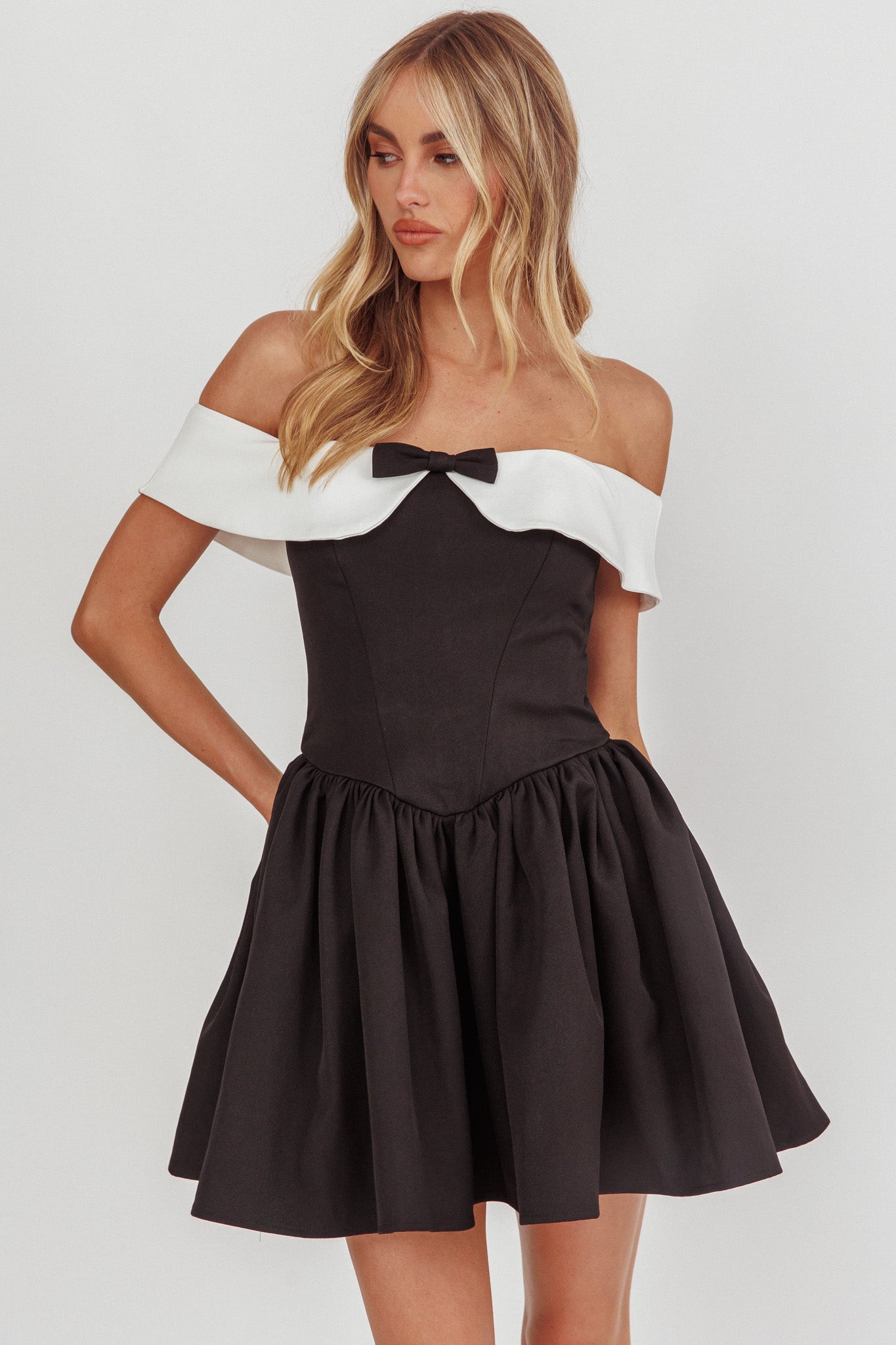 Grace Kelly Contrast Off-Shoulder Mini Dress Black-Maymioy