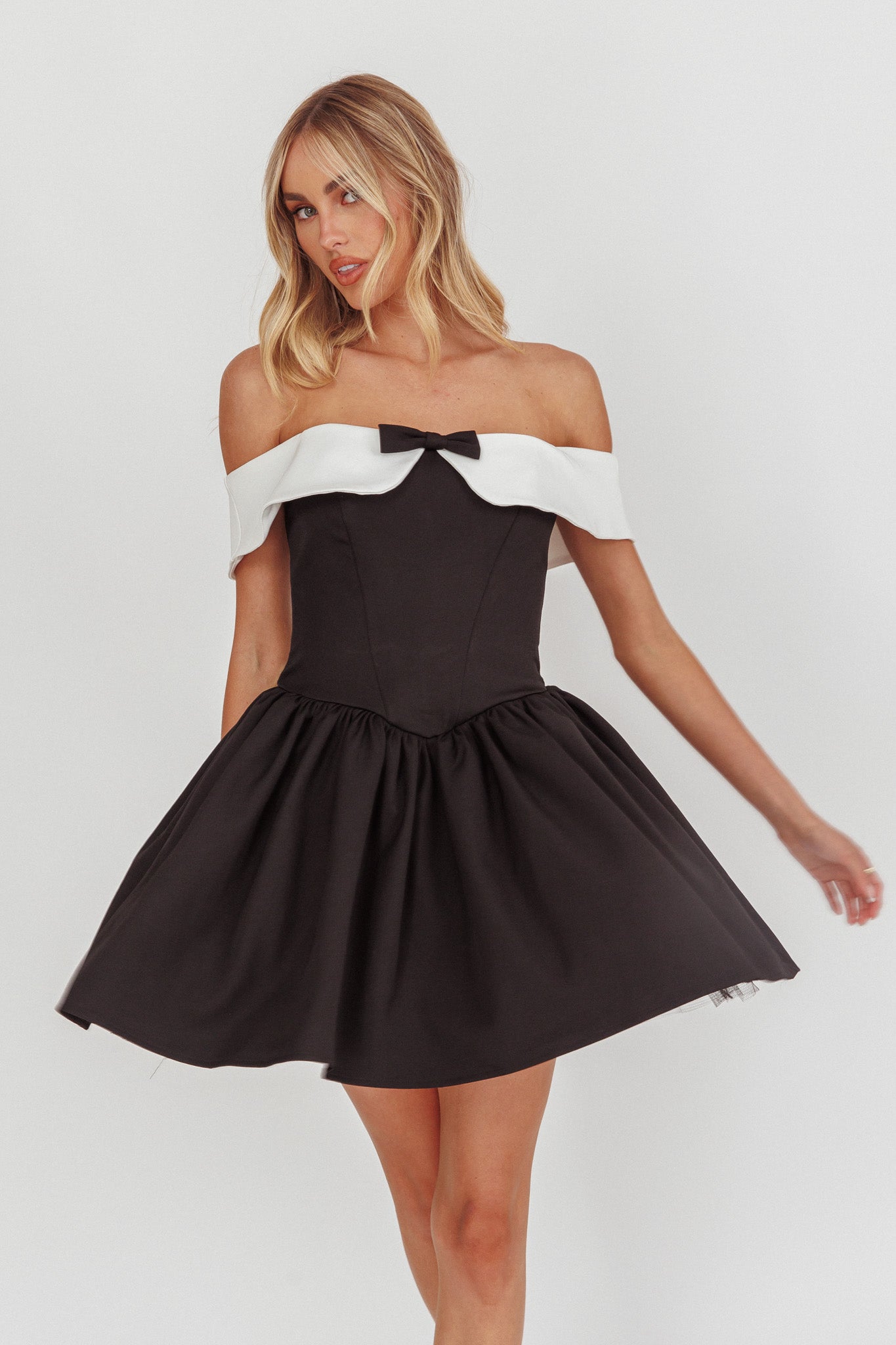 Grace Kelly Contrast Off-Shoulder Mini Dress Black-Maymioy