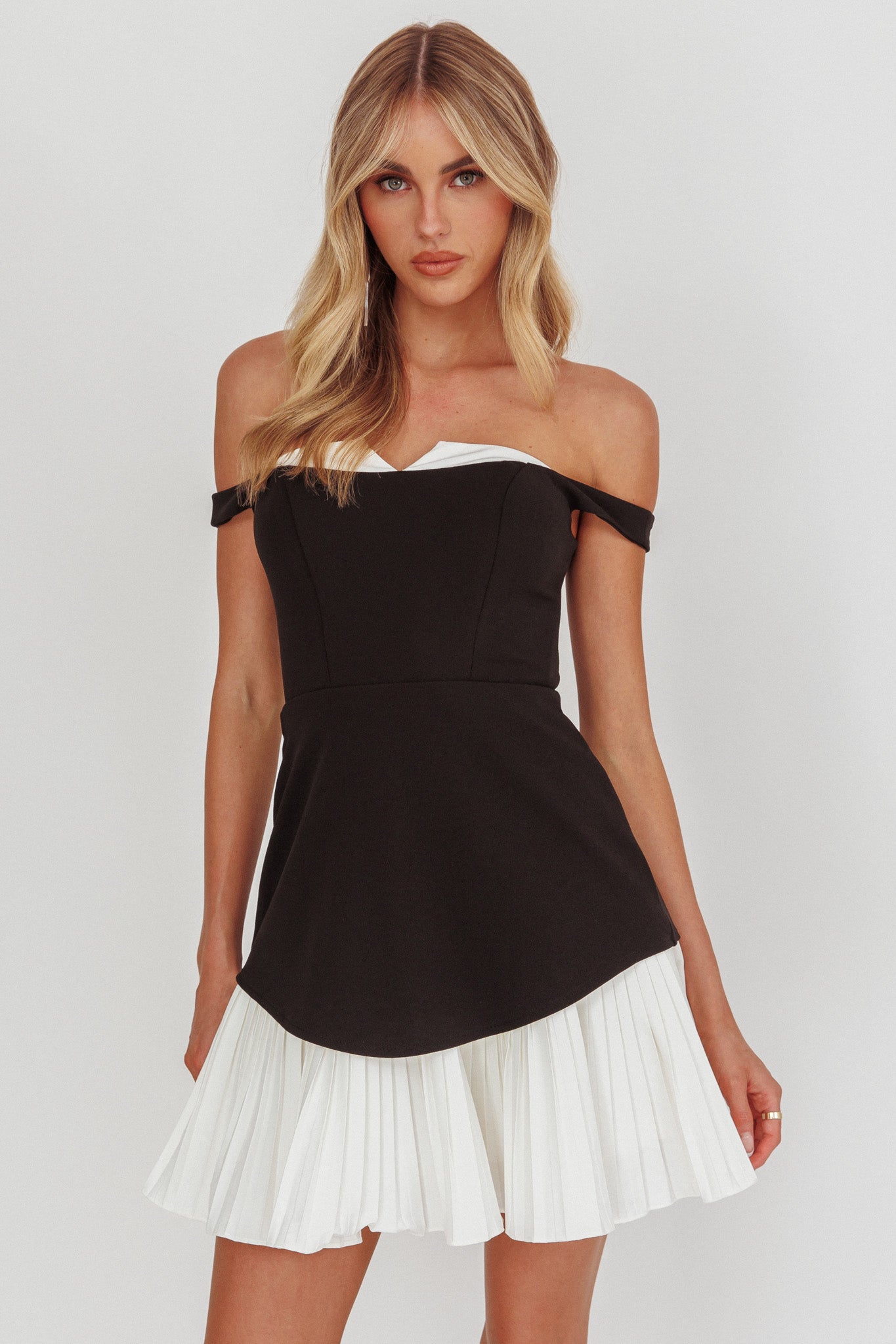 Devoted Love Pleat Hem Mini Dress Contrast Black-Maymioy