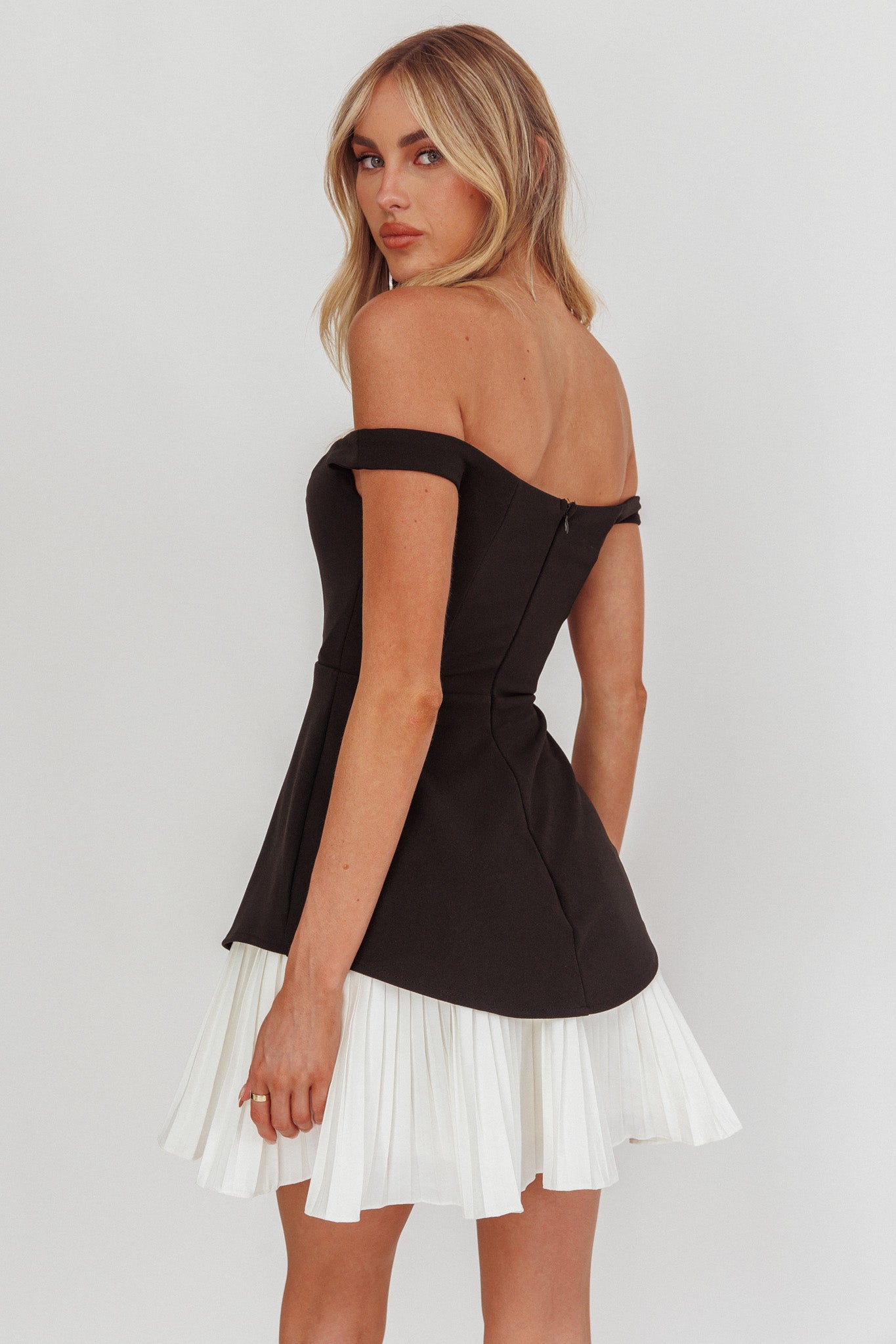 Devoted Love Pleat Hem Mini Dress Contrast Black-Maymioy