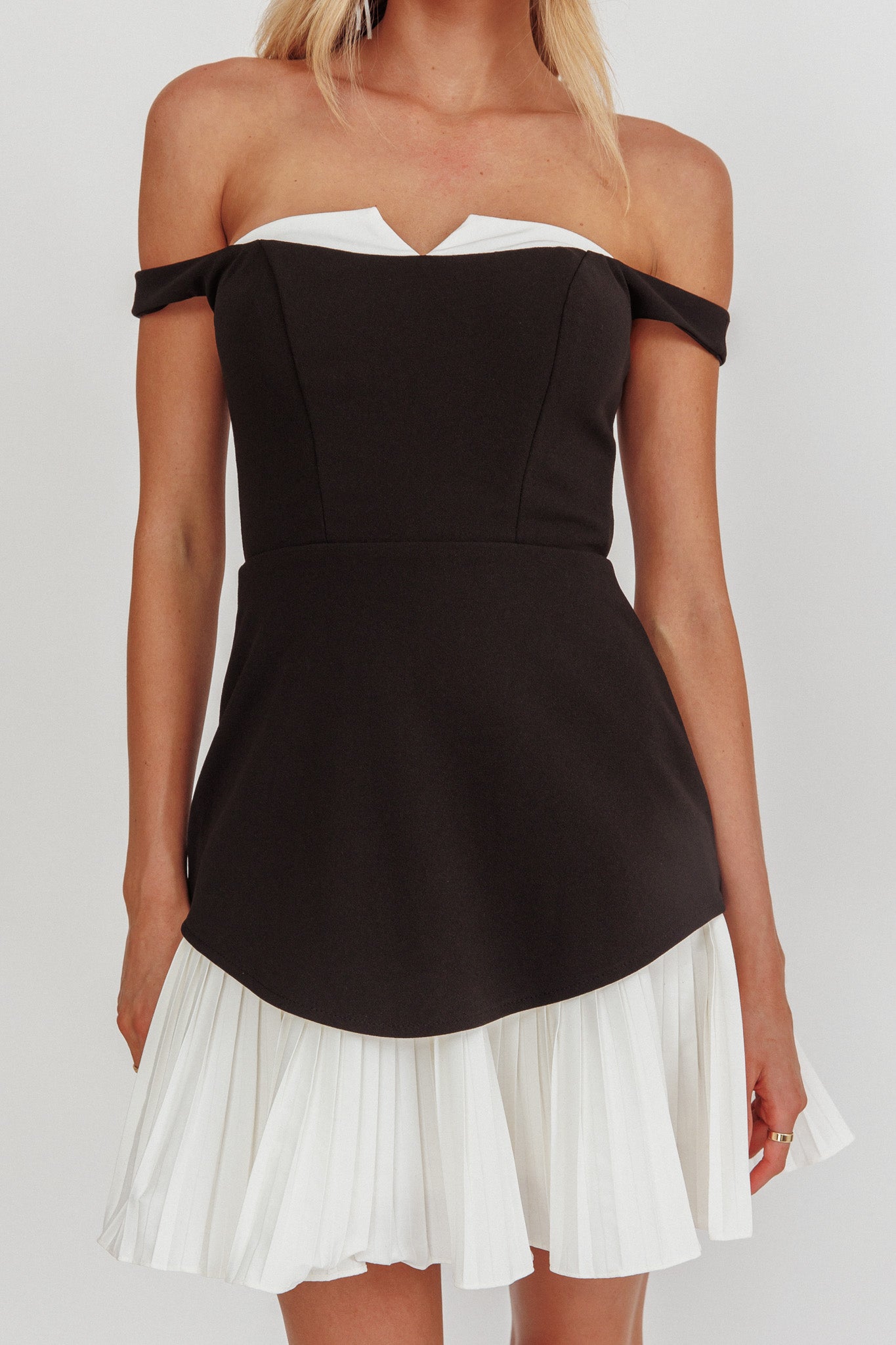 Devoted Love Pleat Hem Mini Dress Contrast Black-Maymioy