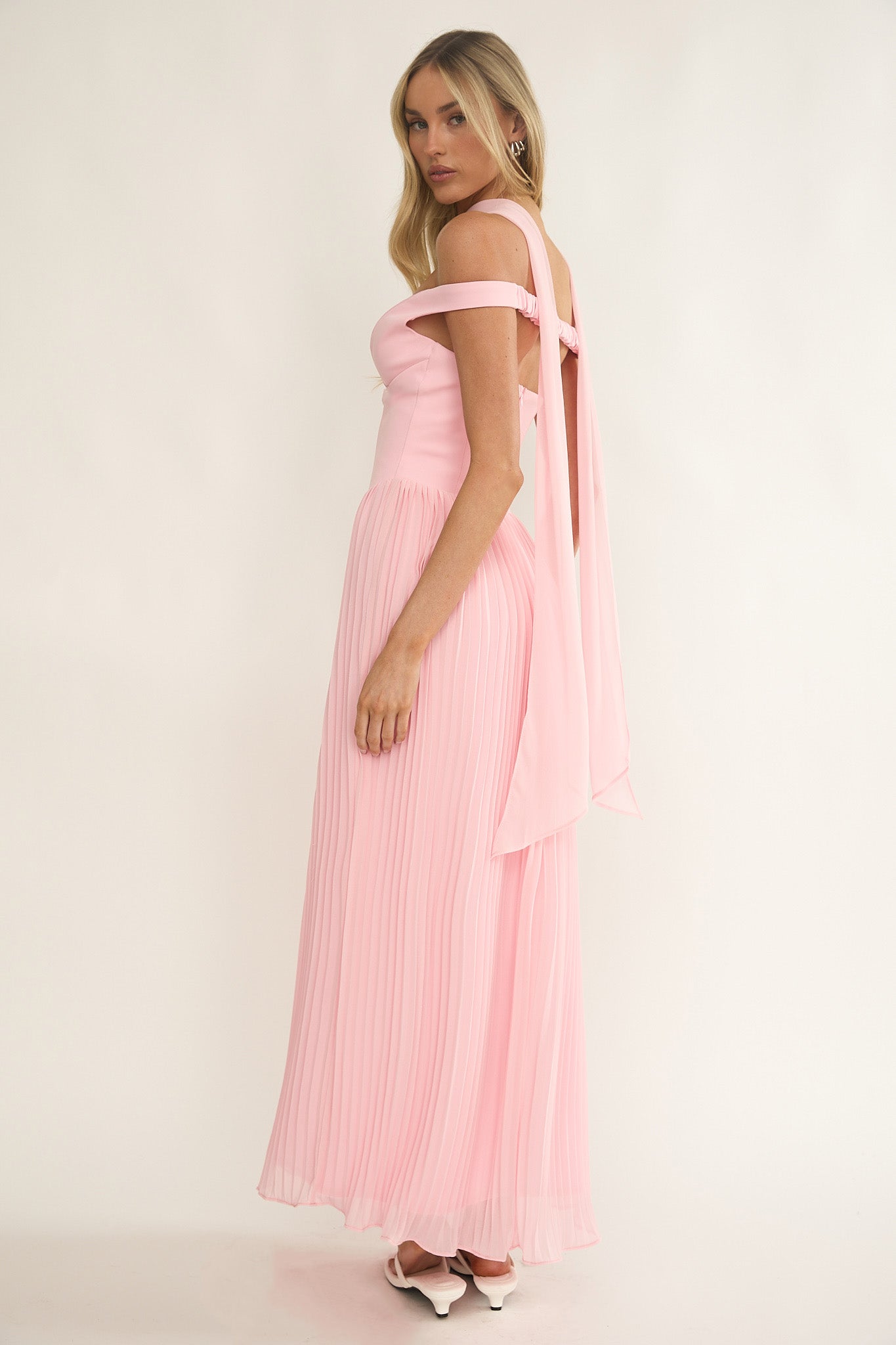 Quinnae Off-Shoulder Accordion Pleat Maxi Dress Pink-Maymioy