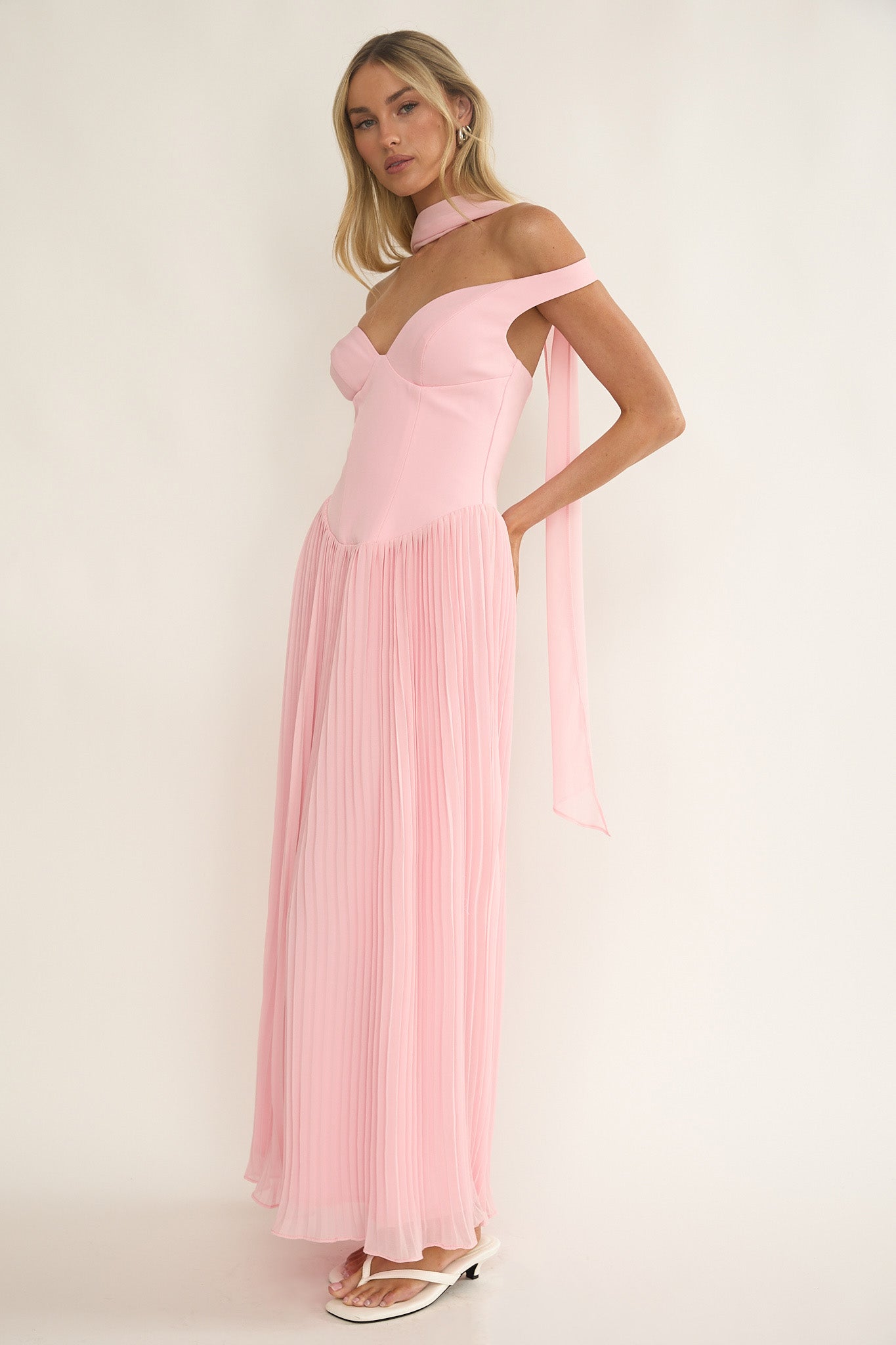 Quinnae Off-Shoulder Accordion Pleat Maxi Dress Pink-Maymioy