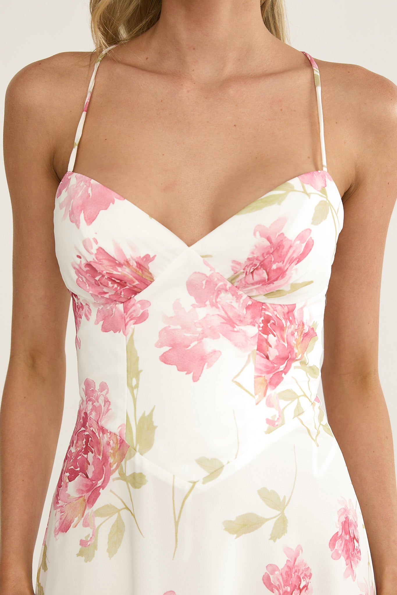 Charlisa Strappy Back Ruffle Maxi Dress Flowers White-Maymioy