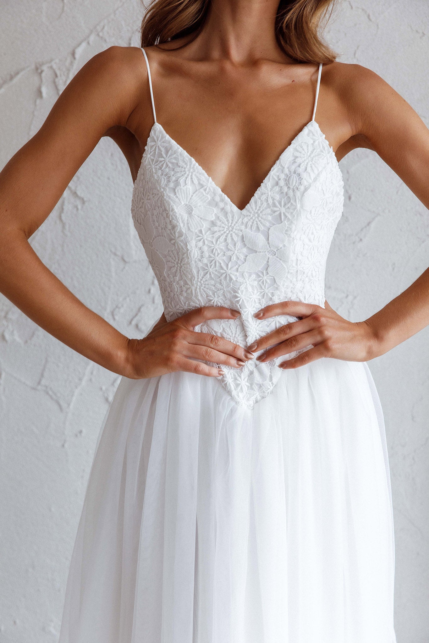 Novoli Floral Embroidery Midi Dress White-Maymioy