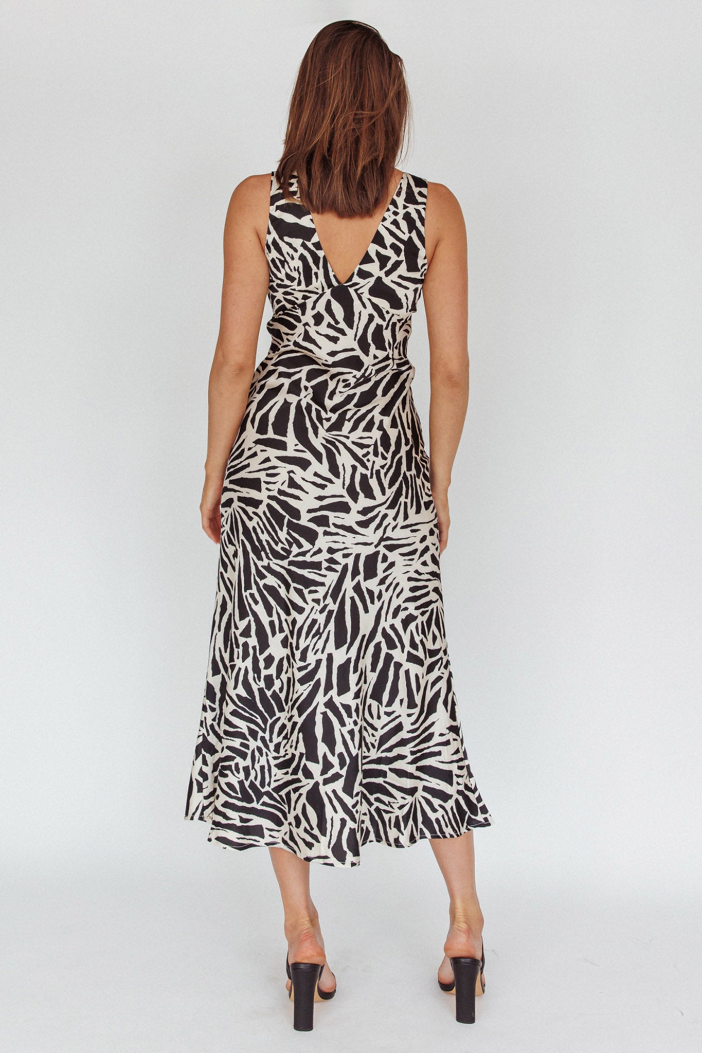 Turin V-Neckline Print Midi Dress Black-Maymioy
