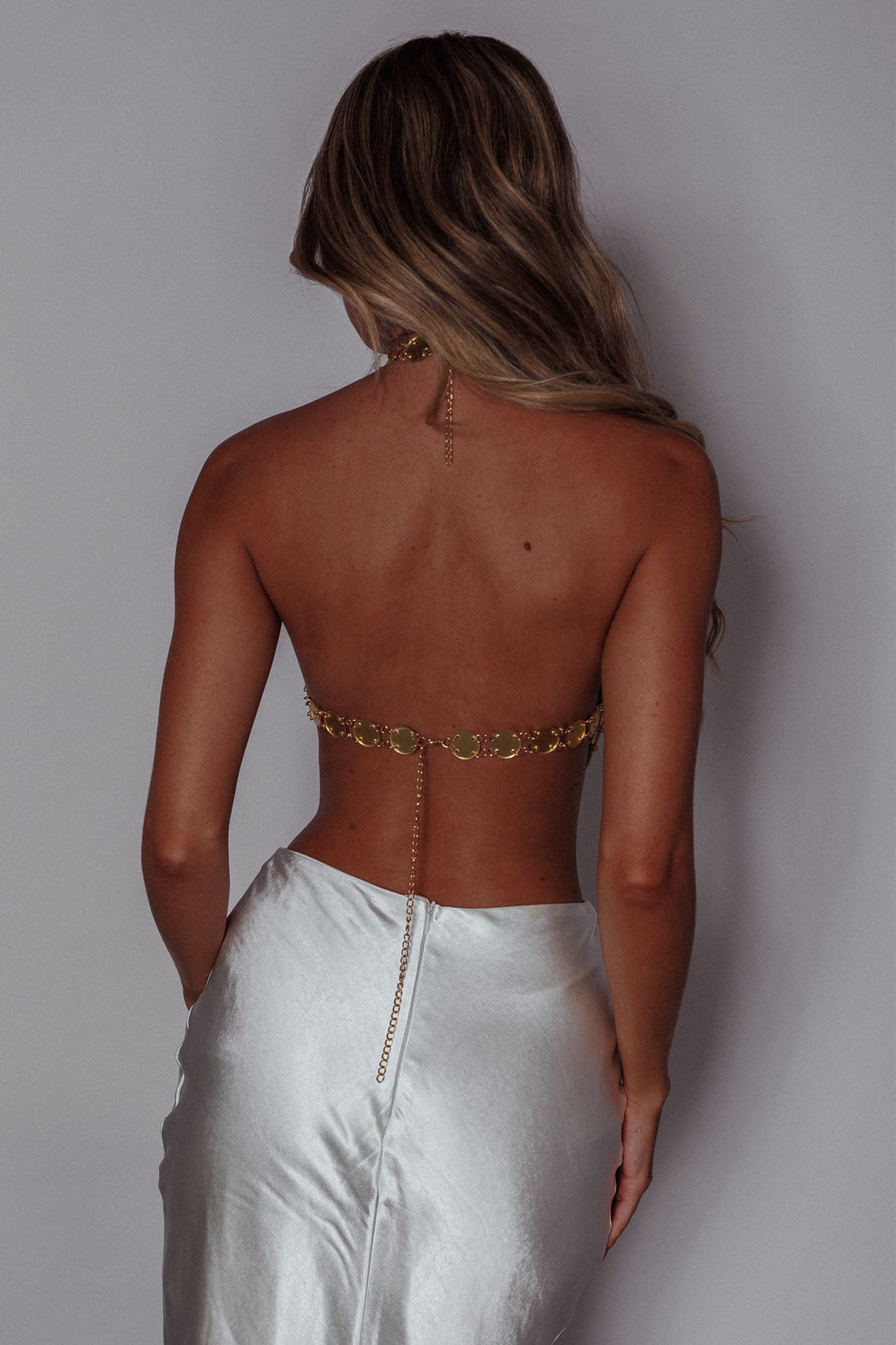 Turn It Up Circle Chain Halter Top Gold-Maymioy