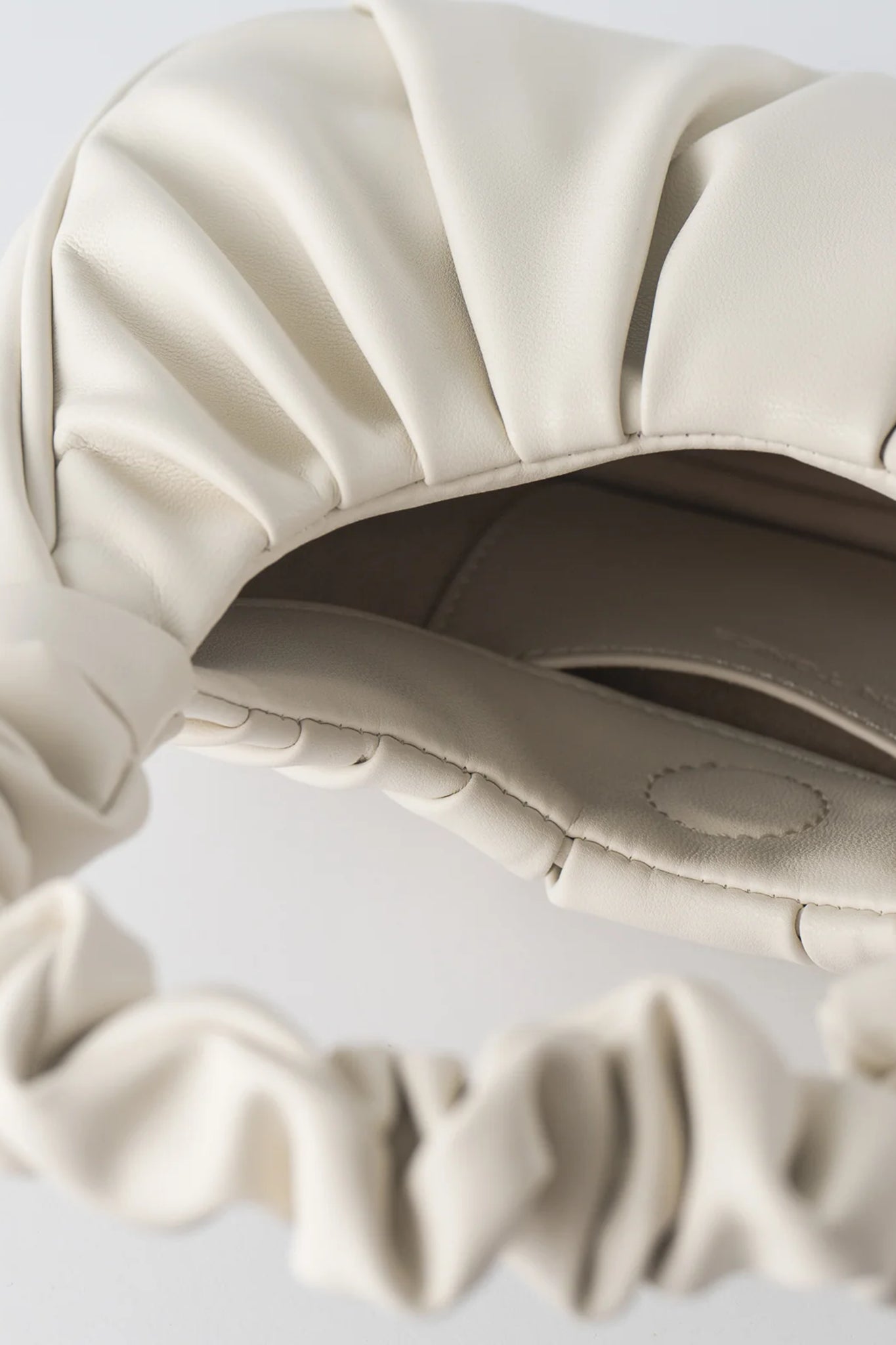 TEN TONES Alani Cloud Bag White-Maymioy