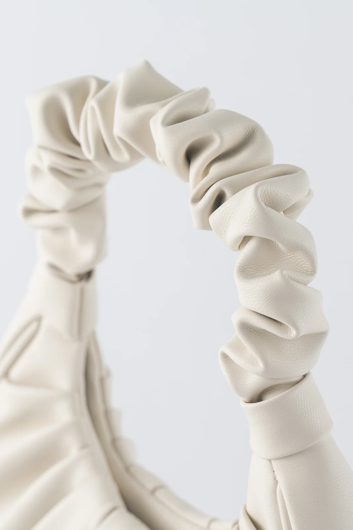 TEN TONES Alani Cloud Bag White-Maymioy
