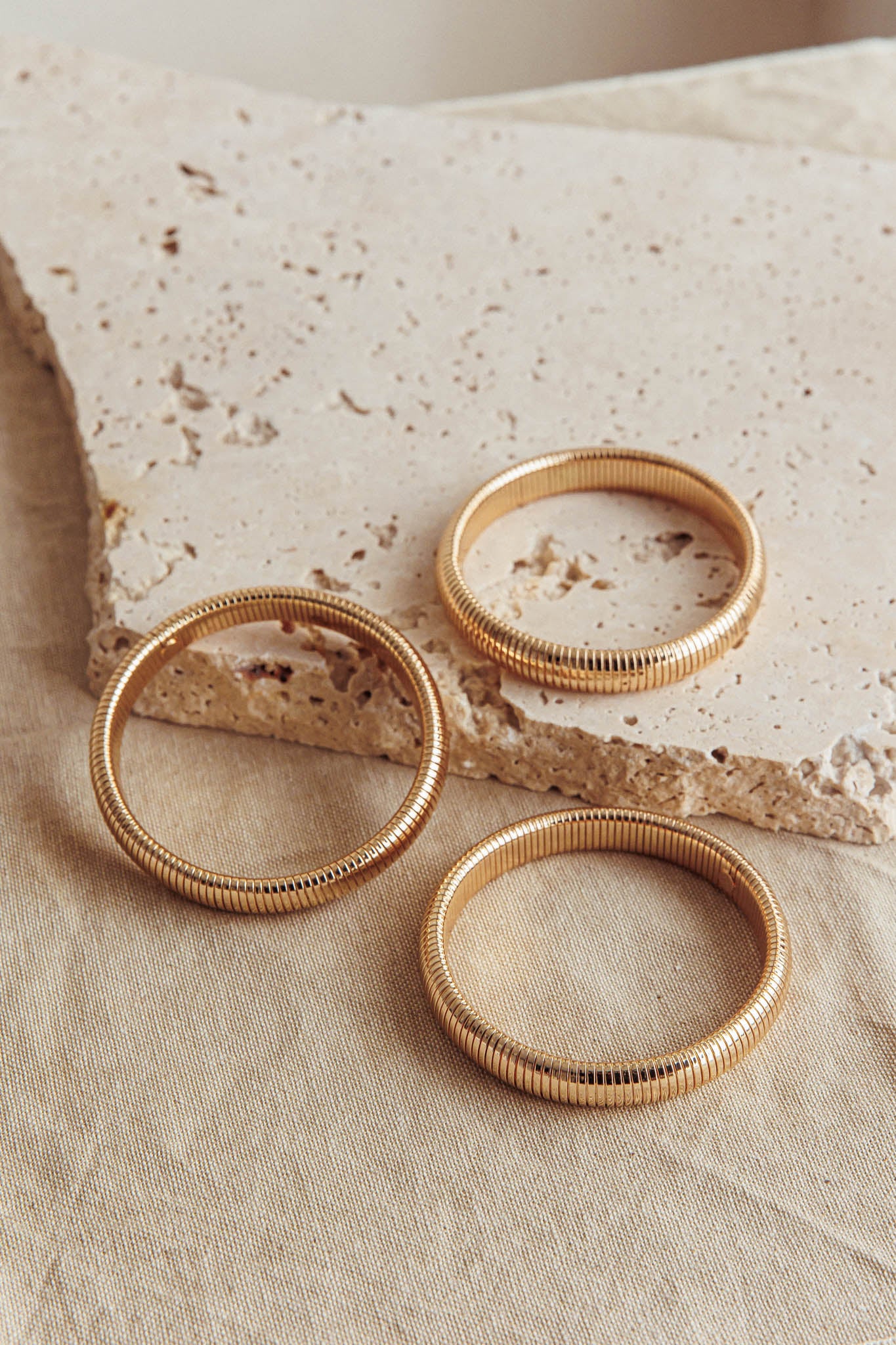 Oliver Stretch Bangles Set Dark Gold-Maymioy