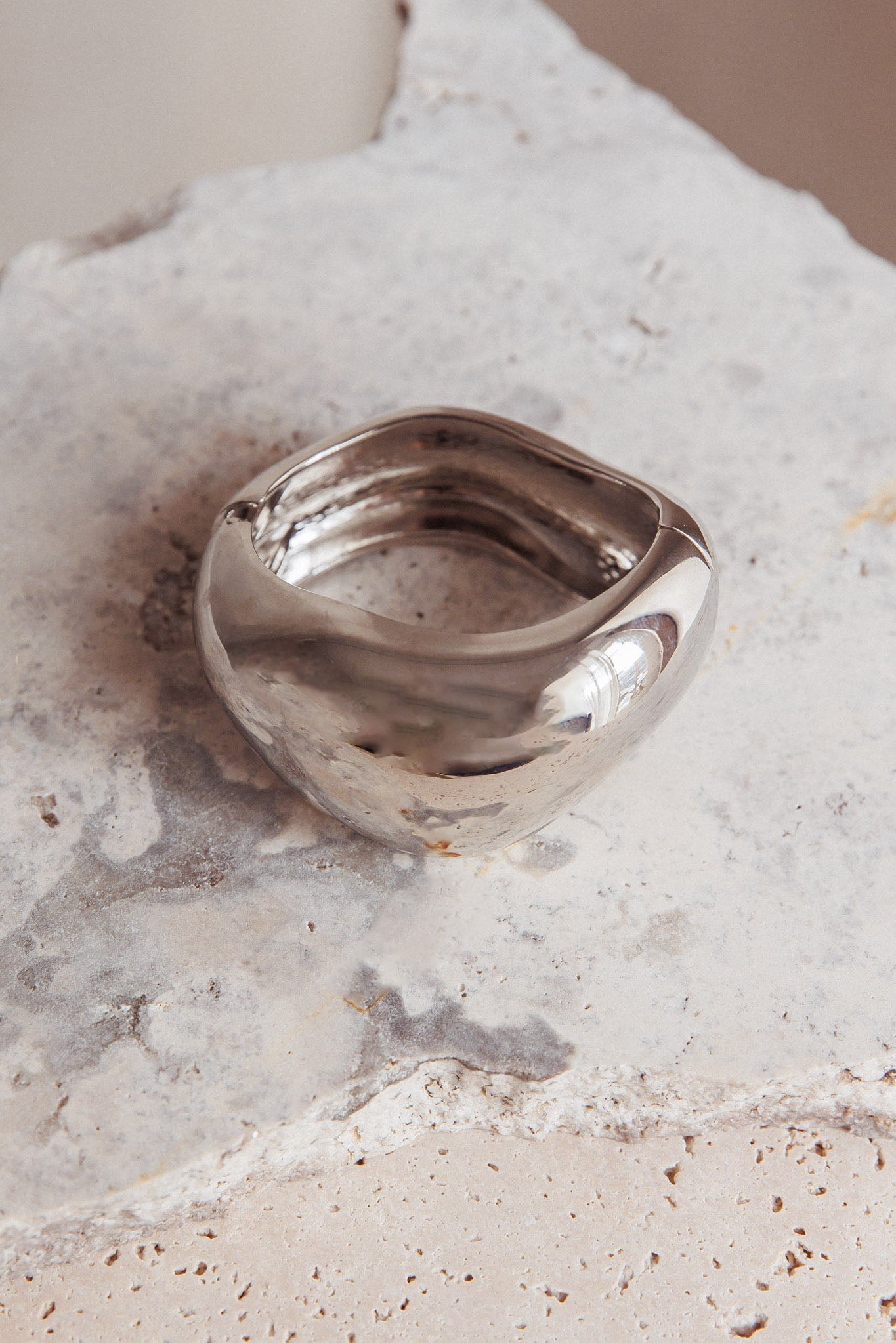 Summerland Chunky Irregular Bangle Dark Silver-Maymioy