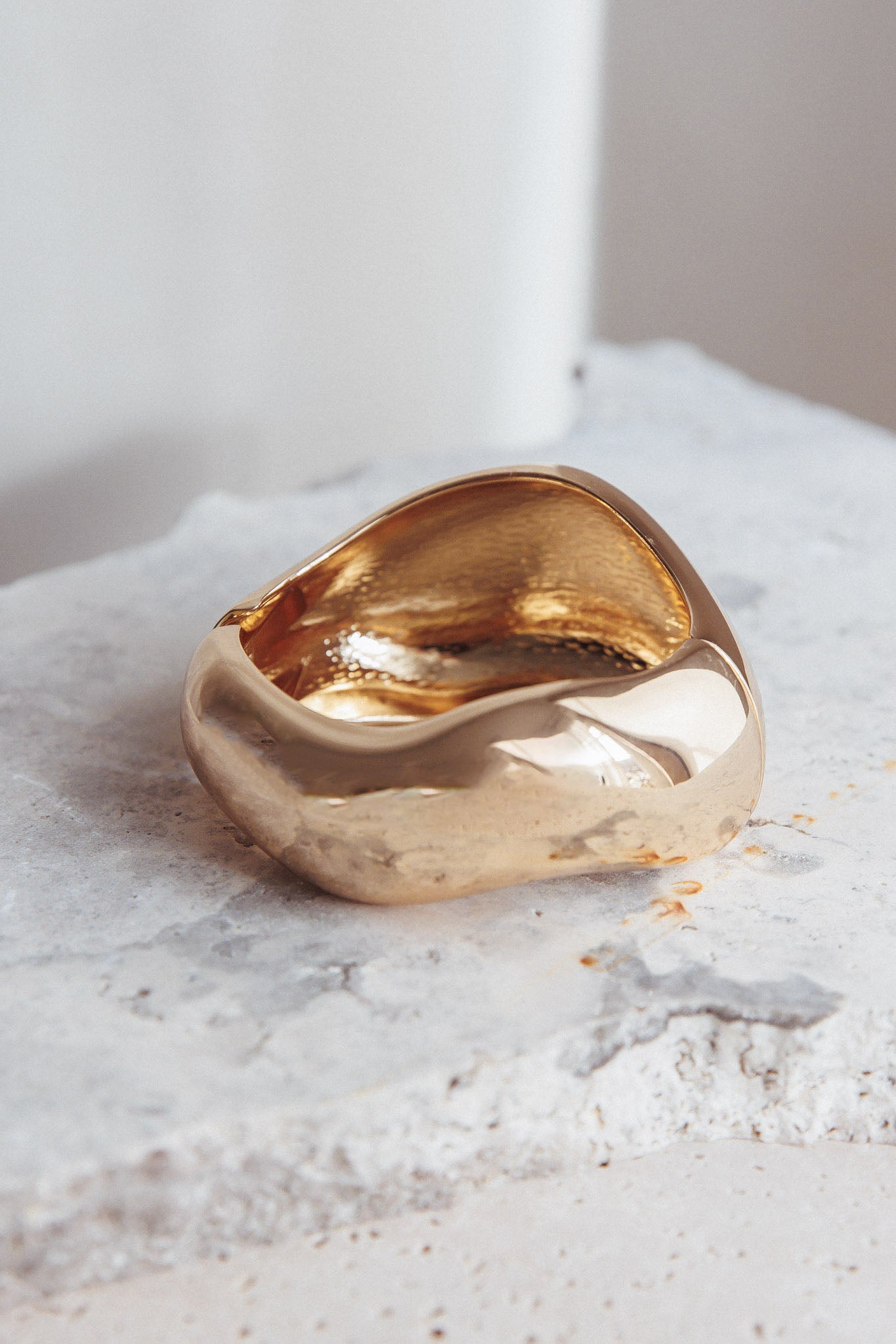 Summerland Chunky Irregular Bangle Gold-Maymioy