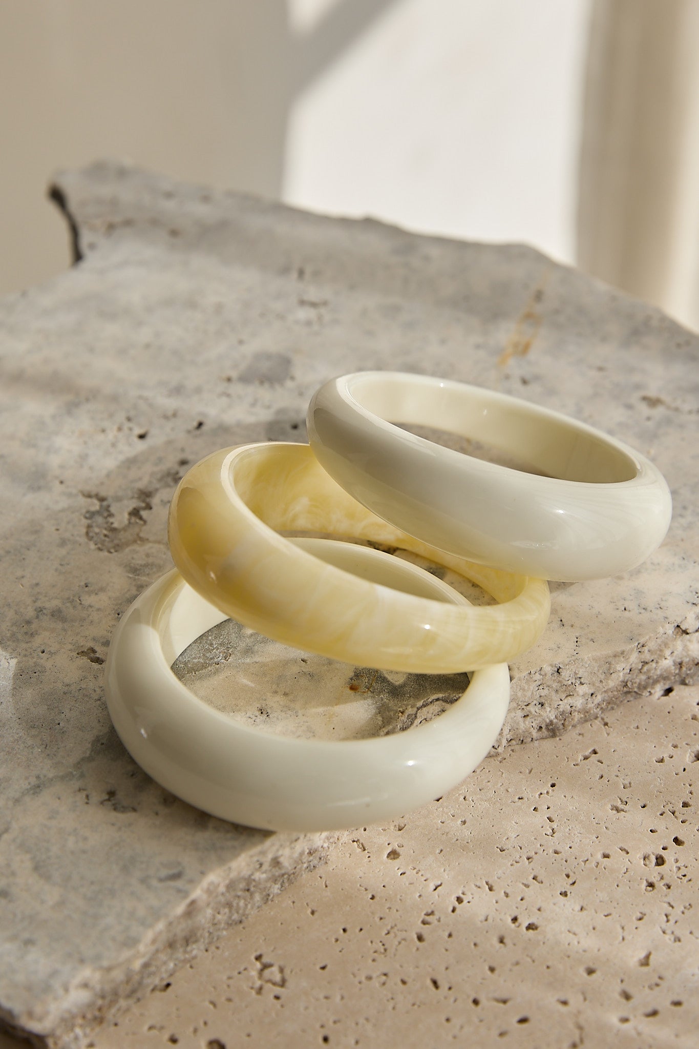 Vionne Irregular Bangles Acrylic Ivory-Maymioy