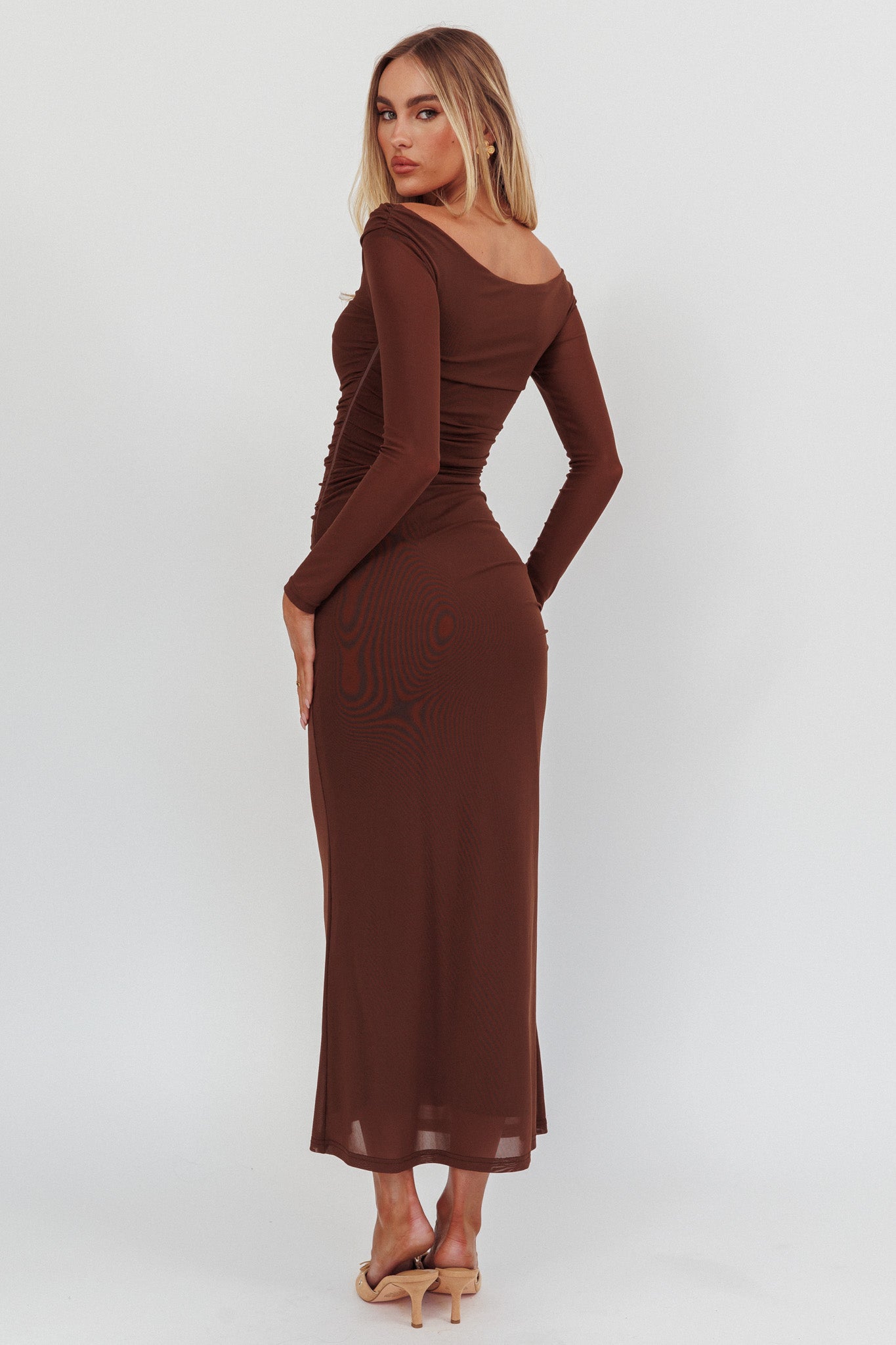 In Blooms Off Shoulder Mesh Maxi Dress Chocolate-Maymioy