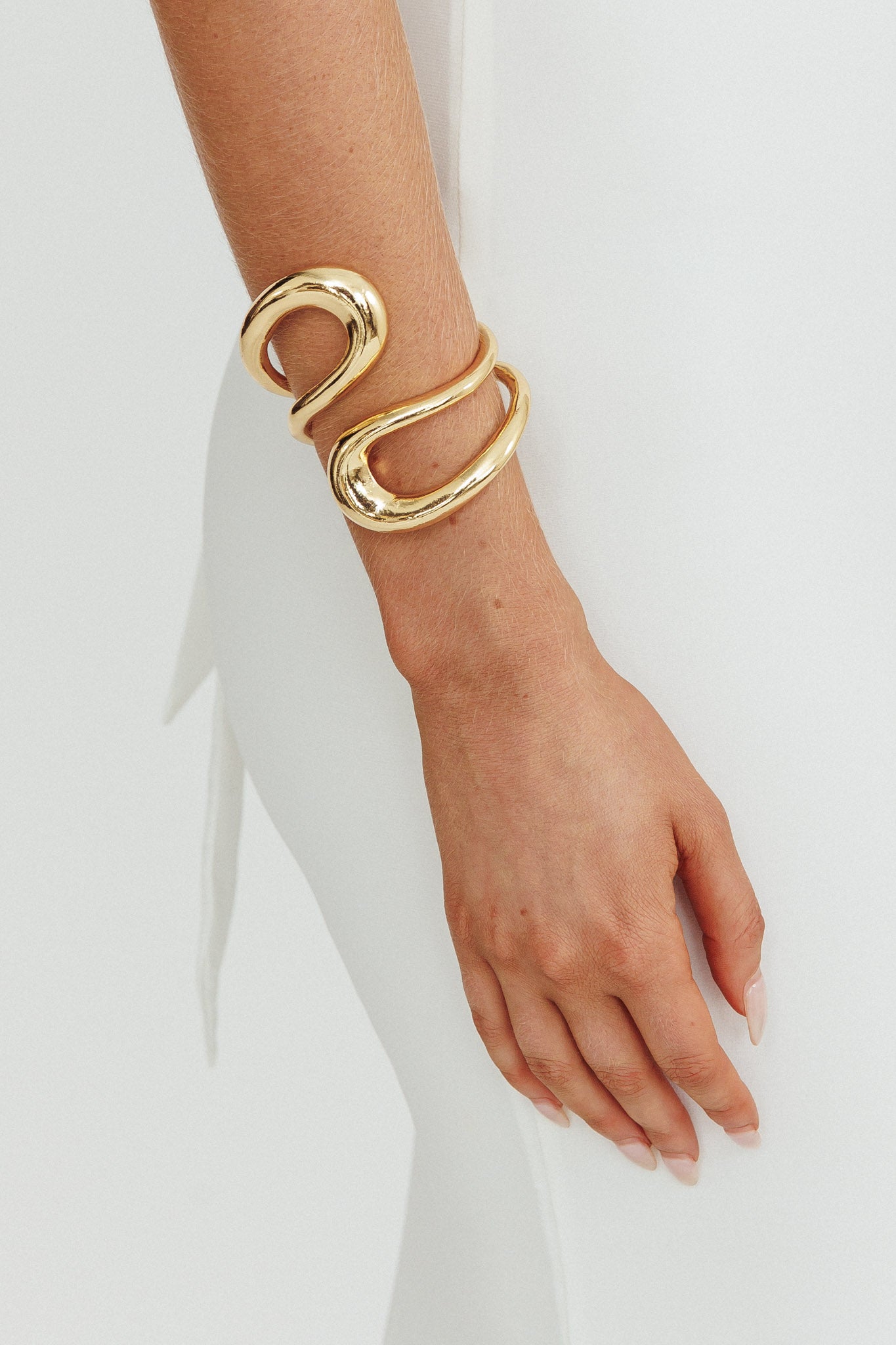 Wanderers Hinged Cuff Bracelet Gold-Maymioy
