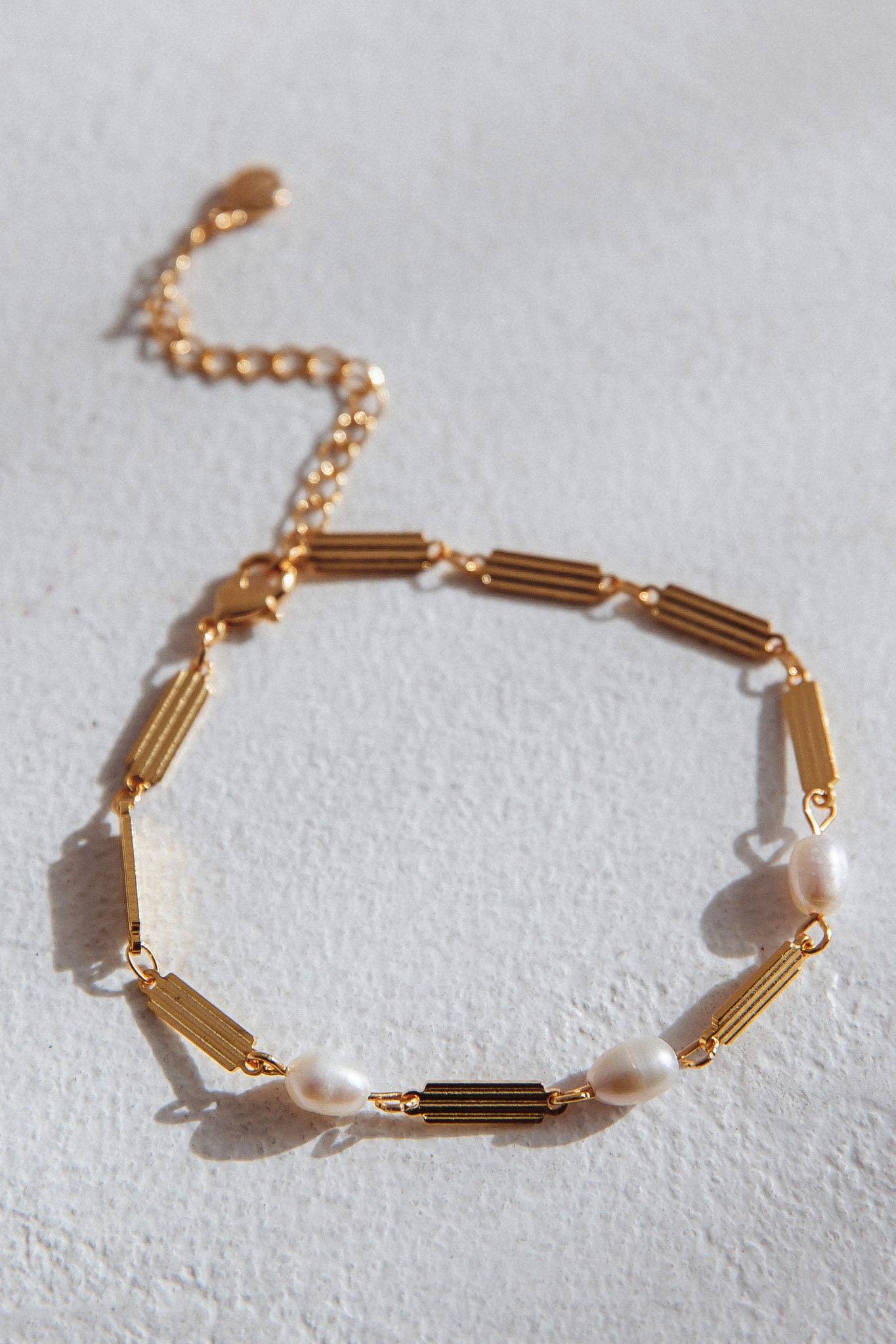 Kites Freshwater Pearl Bar Bracelet Gold-Maymioy