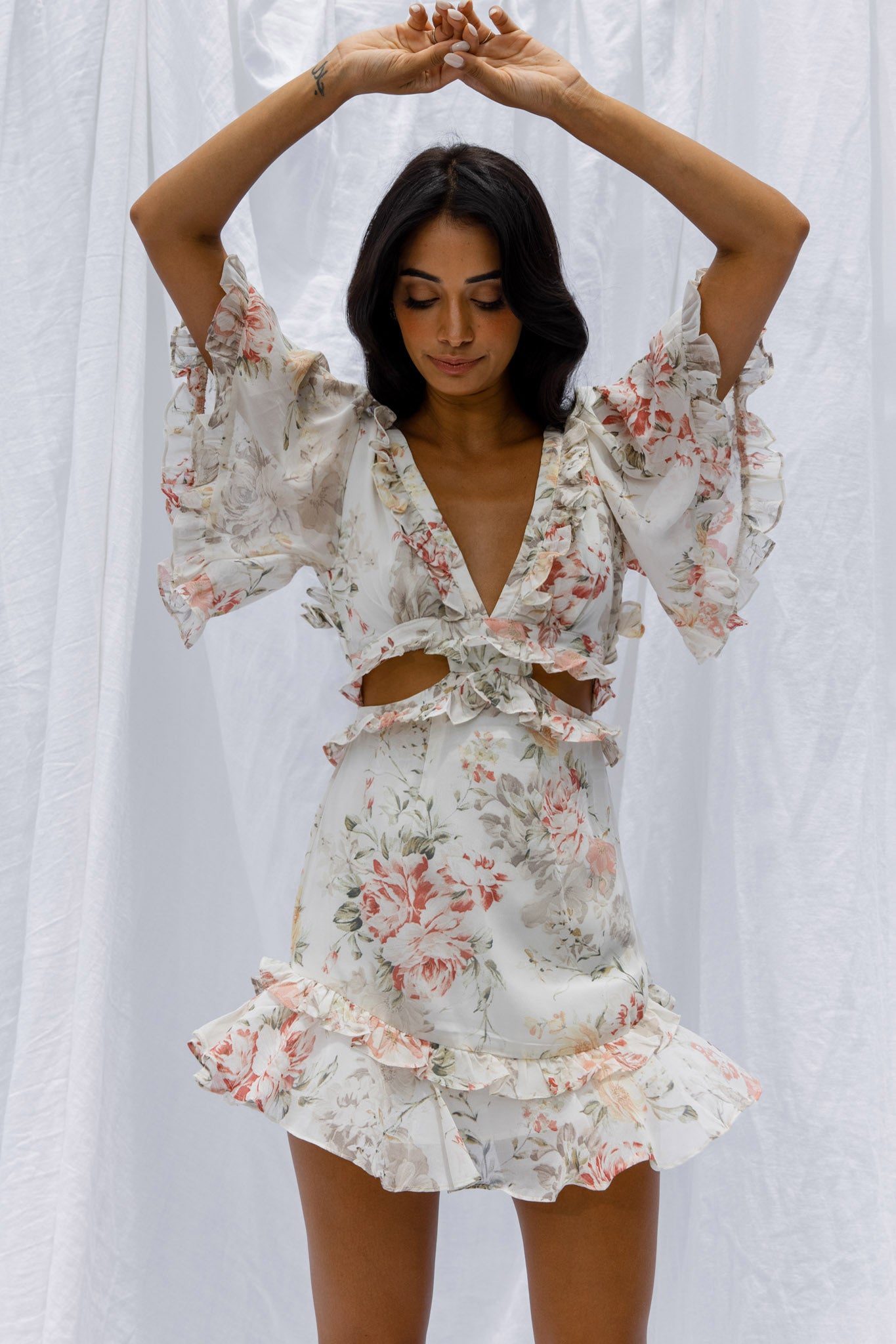 My Belle Cut-Out Detail Frill Accent Dress Vintage Floral Print White-Maymioy