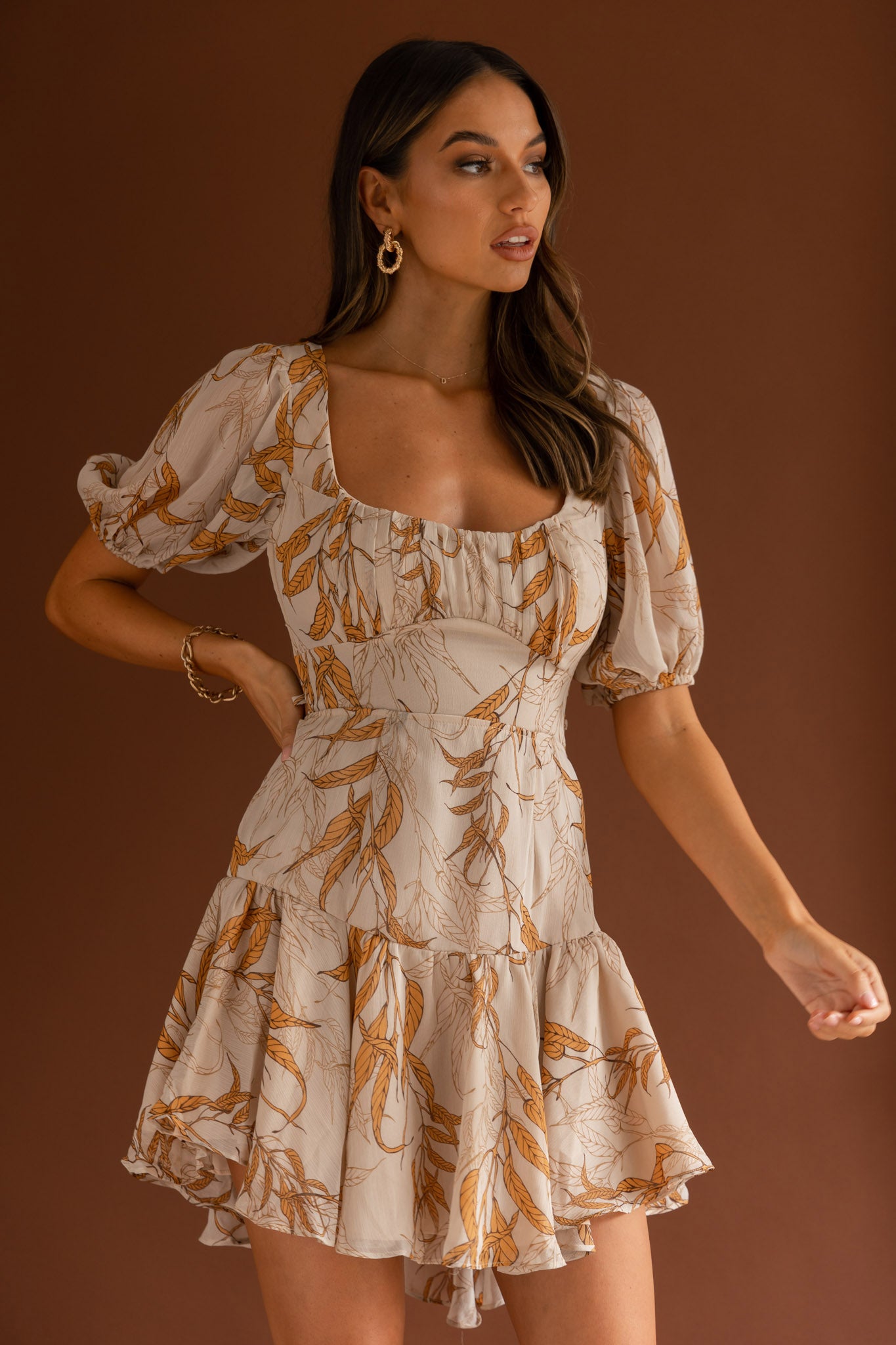 Petite Cherie Puff Sleeve Lace-Up Back Dress Leaf Print Beige-Maymioy