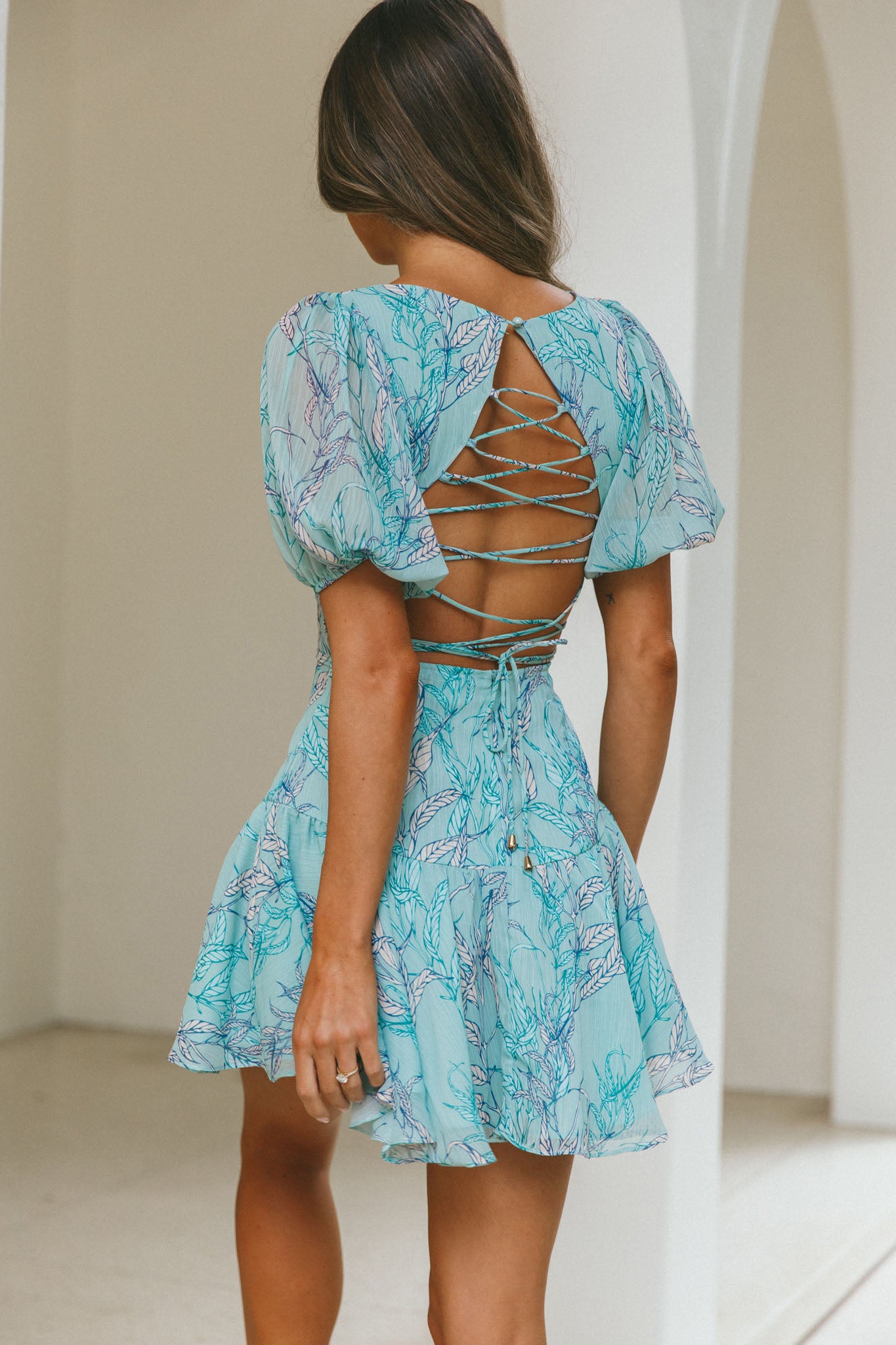 Petite Cherie Puff Sleeve Lace-Up Back Dress Leaf Print Mint-Maymioy