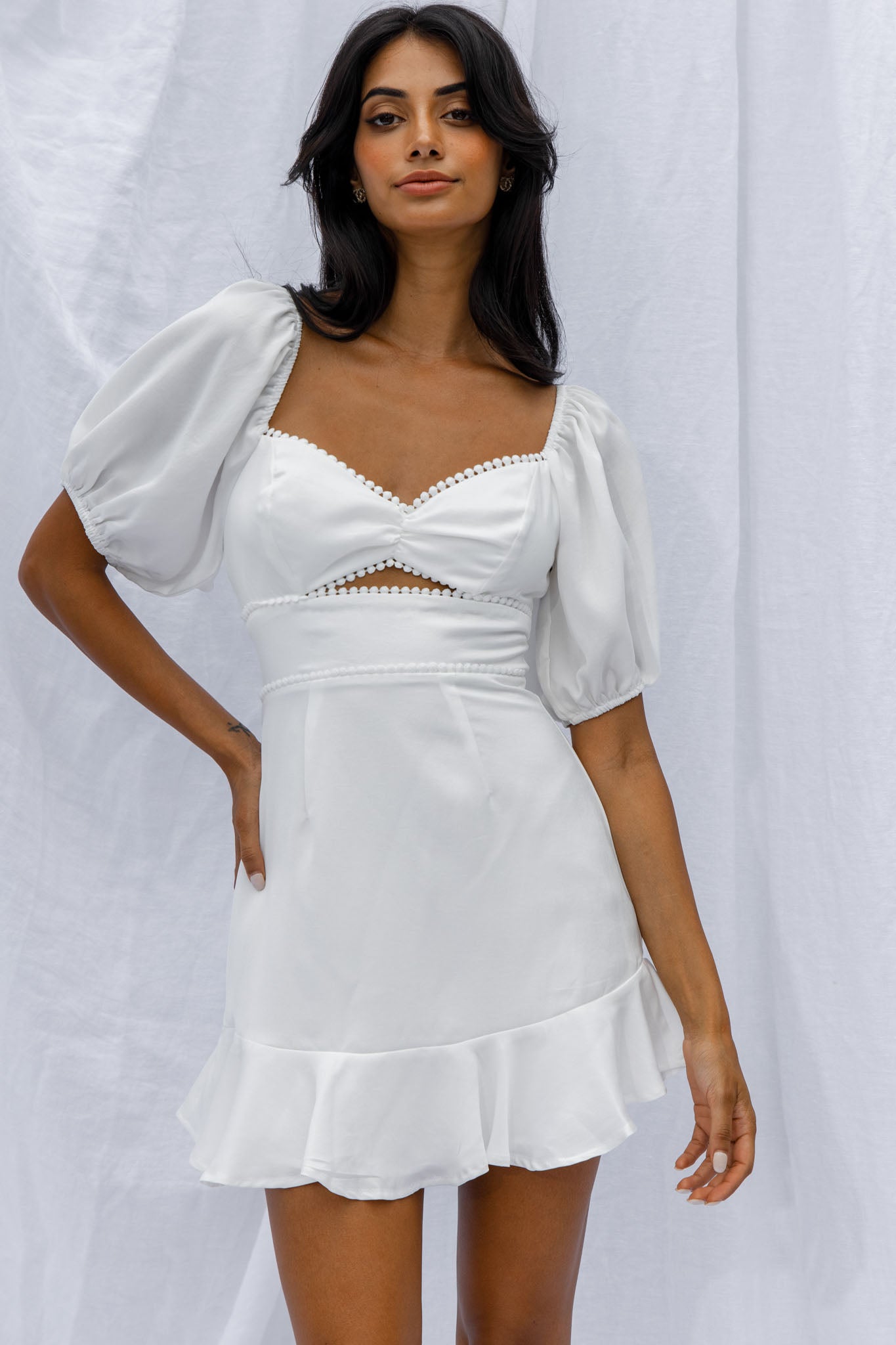 Catch Feelings Sweetheart Neckline Puff Sleeve Dot Trim Dress White-Maymioy