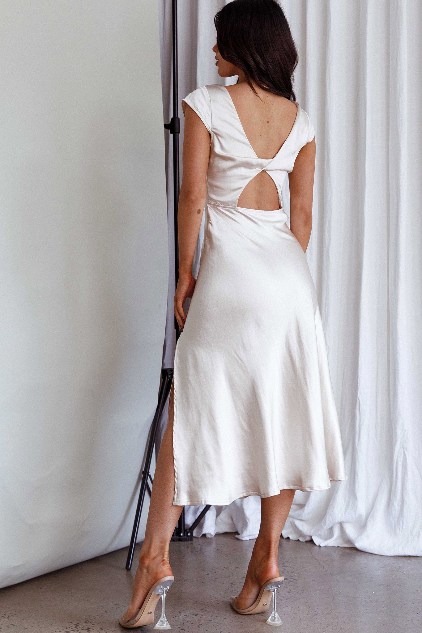 Lucinda Twist Back Midi Dress Champagne-Maymioy