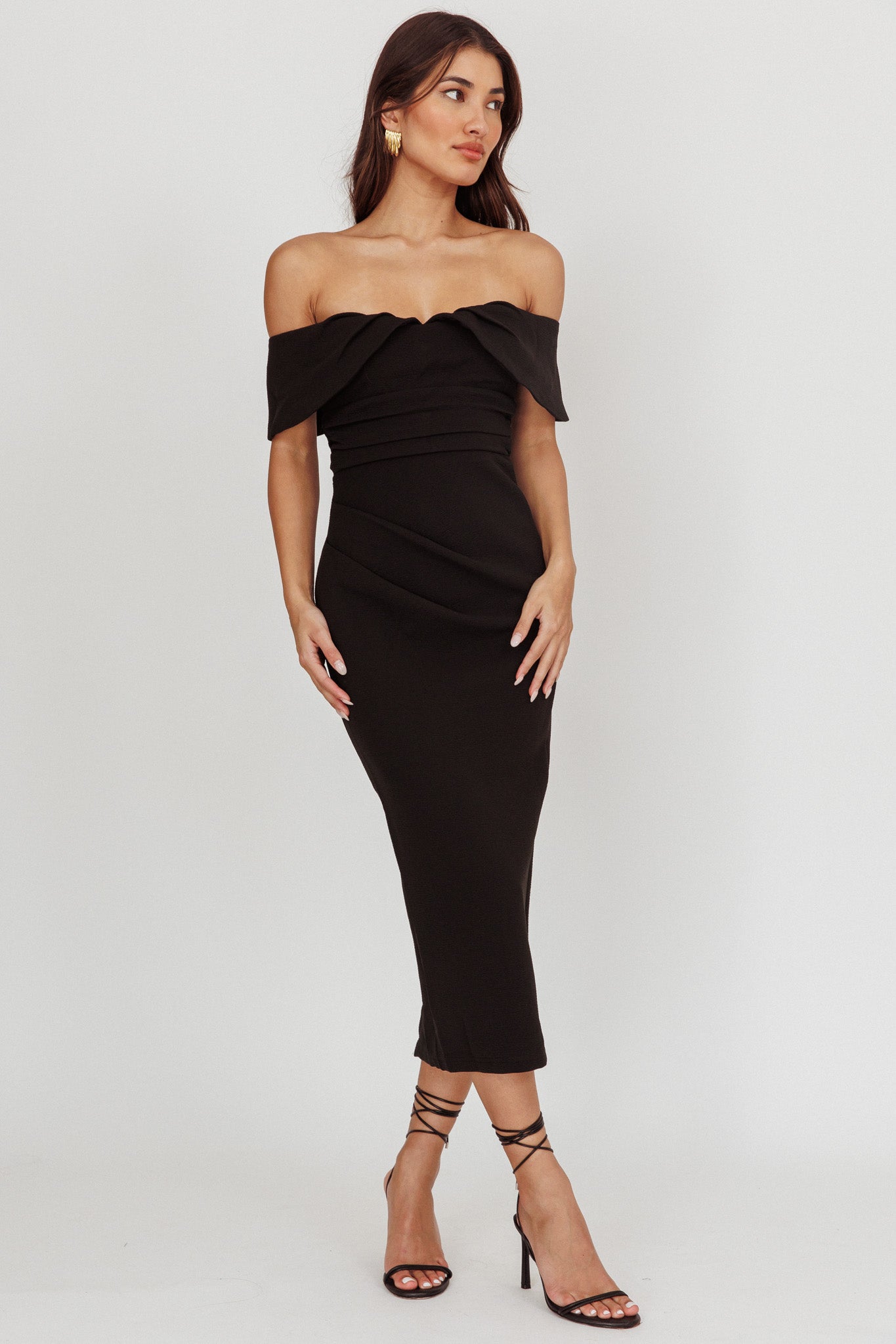 Lillianne Off-Shoulder Midi Dress Black-Maymioy