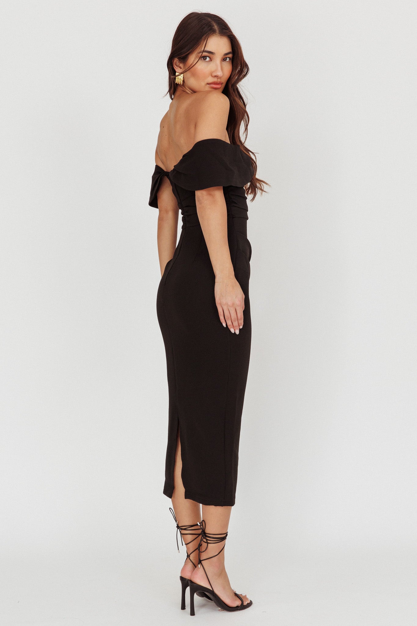 Lillianne Off-Shoulder Midi Dress Black-Maymioy