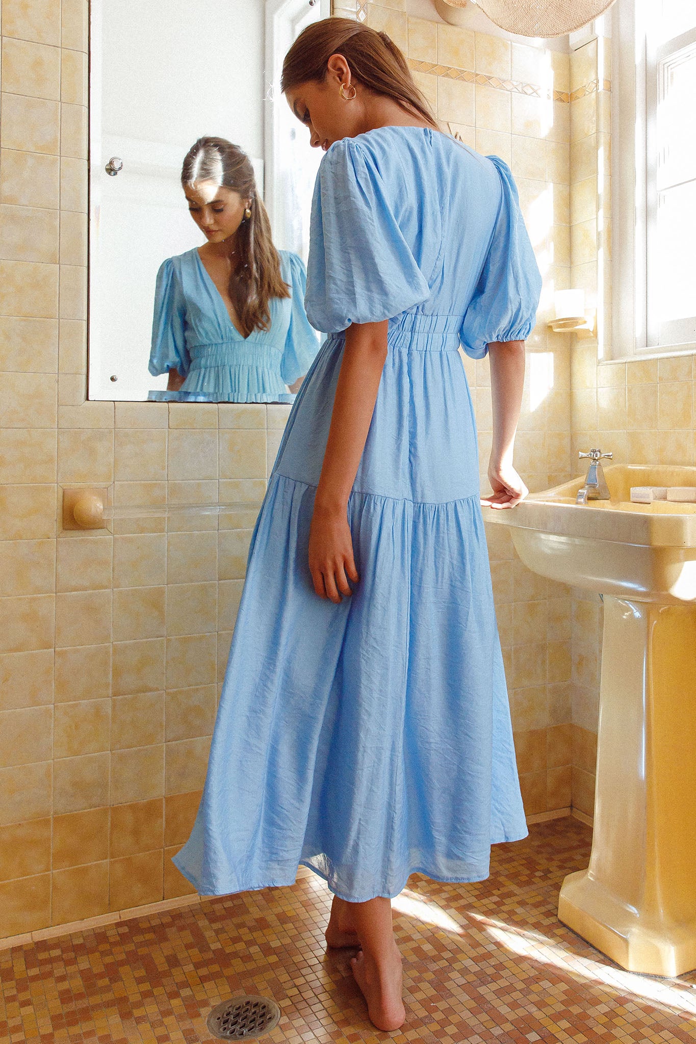 Summer Land V-Neckline Midi Dress Blue-Maymioy
