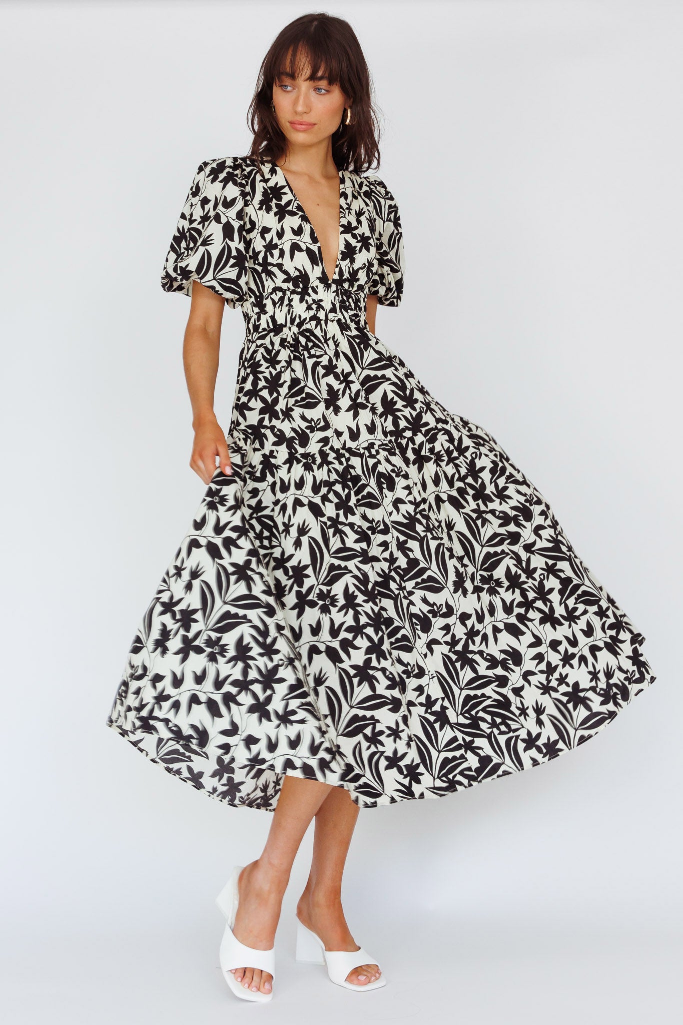 Summer Land V-Neckline Midi Dress Floral Beige-Maymioy