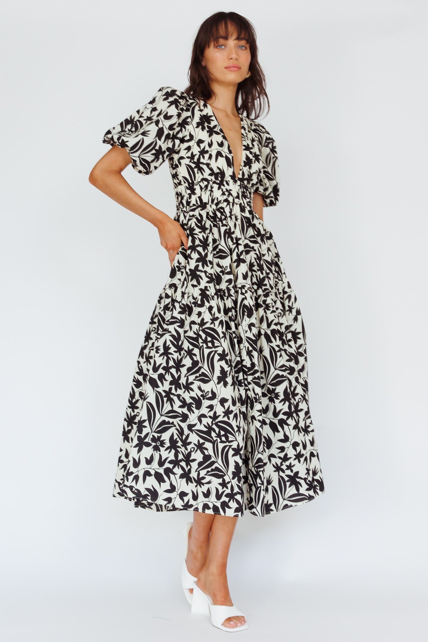 Summer Land V-Neckline Midi Dress Floral Beige-Maymioy