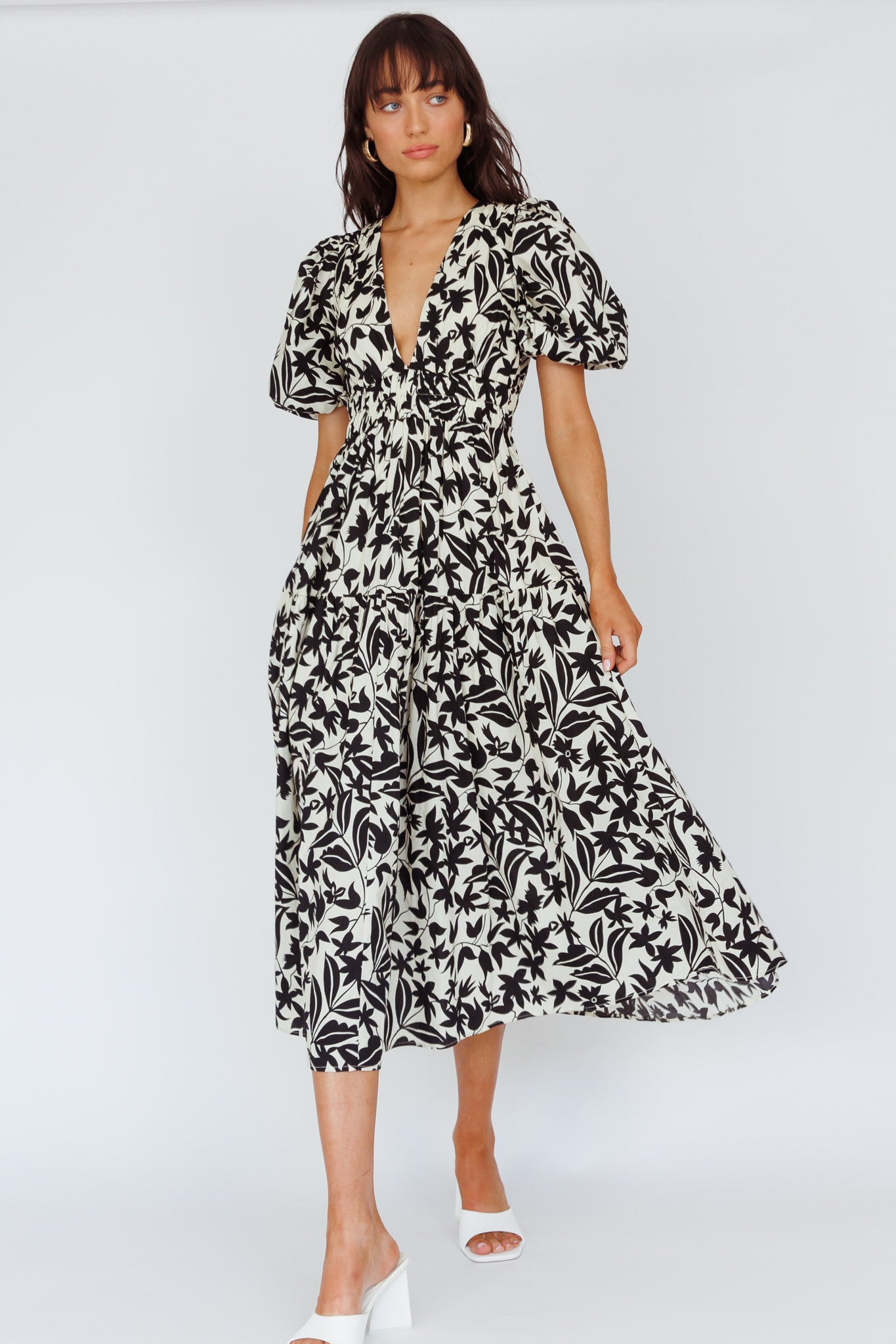 Summer Land V-Neckline Midi Dress Floral Beige-Maymioy