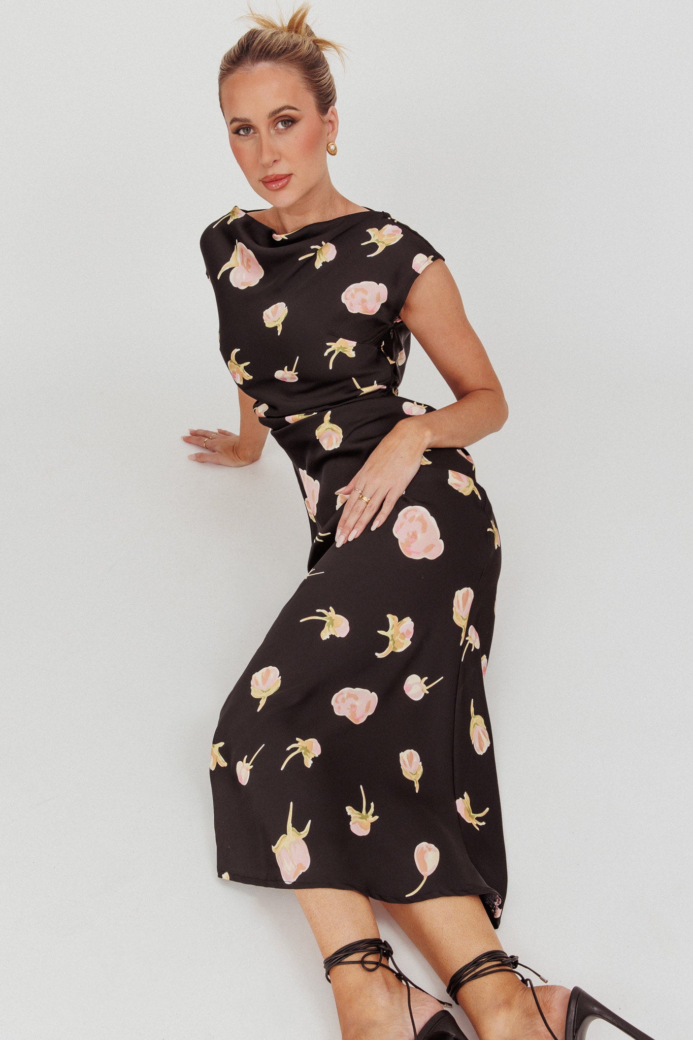 Loveland Floral Print Cowl Back Maxi Dress Oyster-Maymioy