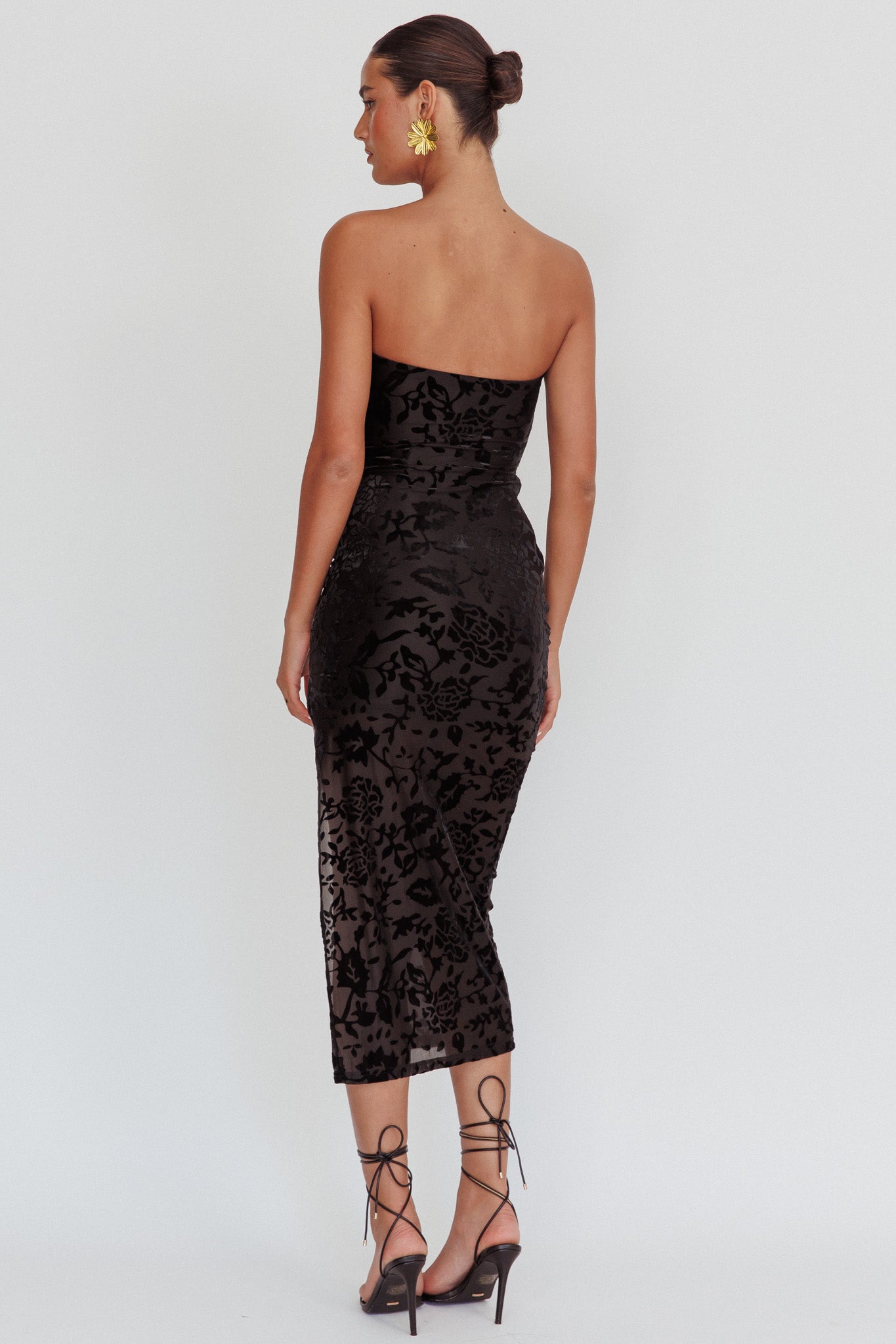Sing To Me Keyhole Velvet Midi Dress Black-Maymioy