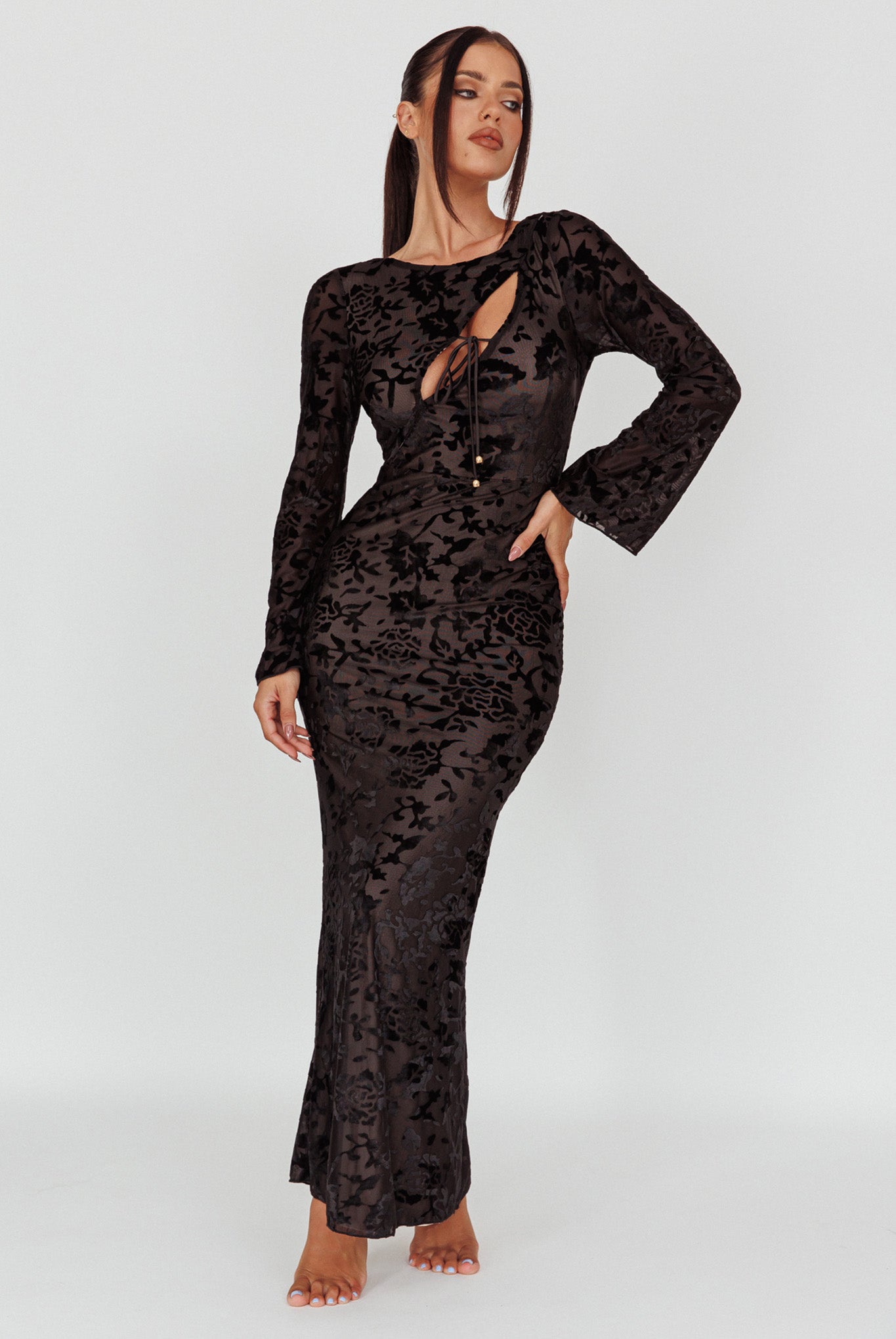 Novalie Long Sleeve Velvet Print Midi Dress Black-Maymioy