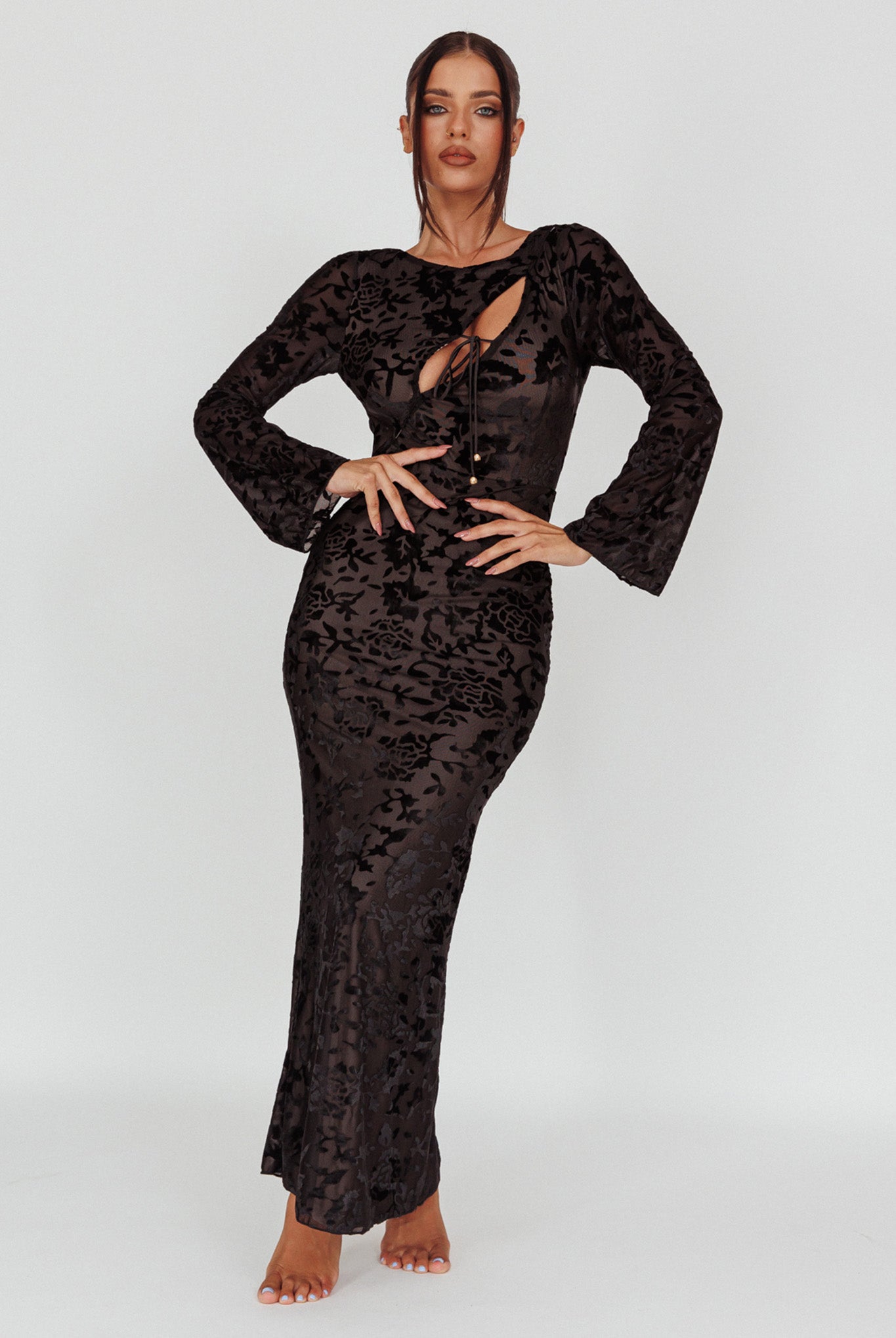 Novalie Long Sleeve Velvet Print Midi Dress Black-Maymioy