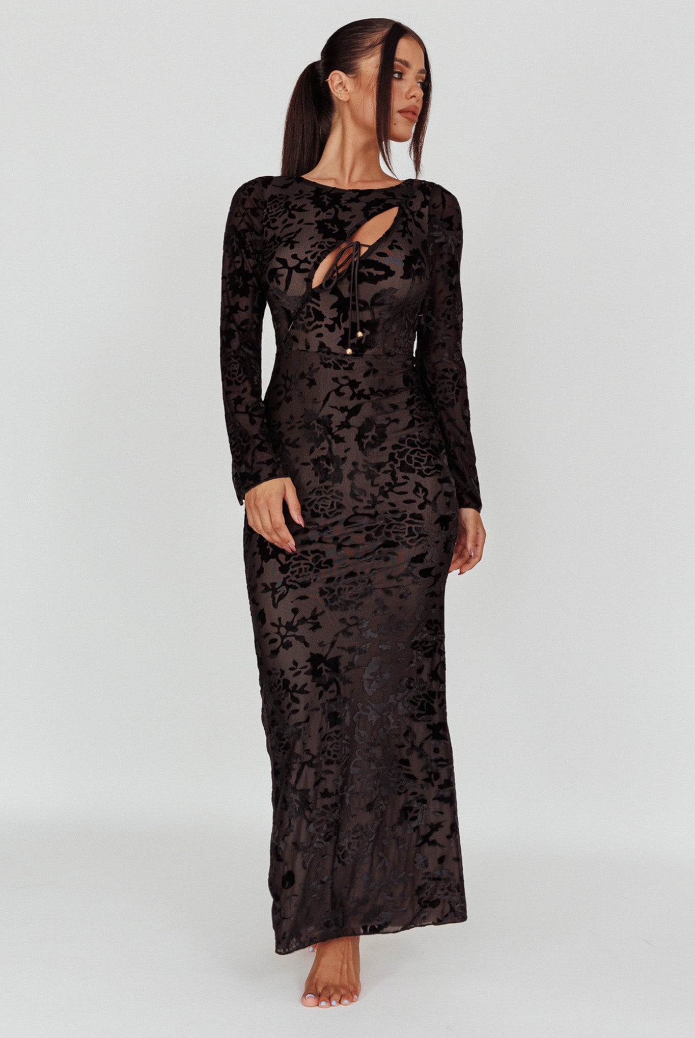 Novalie Long Sleeve Velvet Print Midi Dress Black-Maymioy