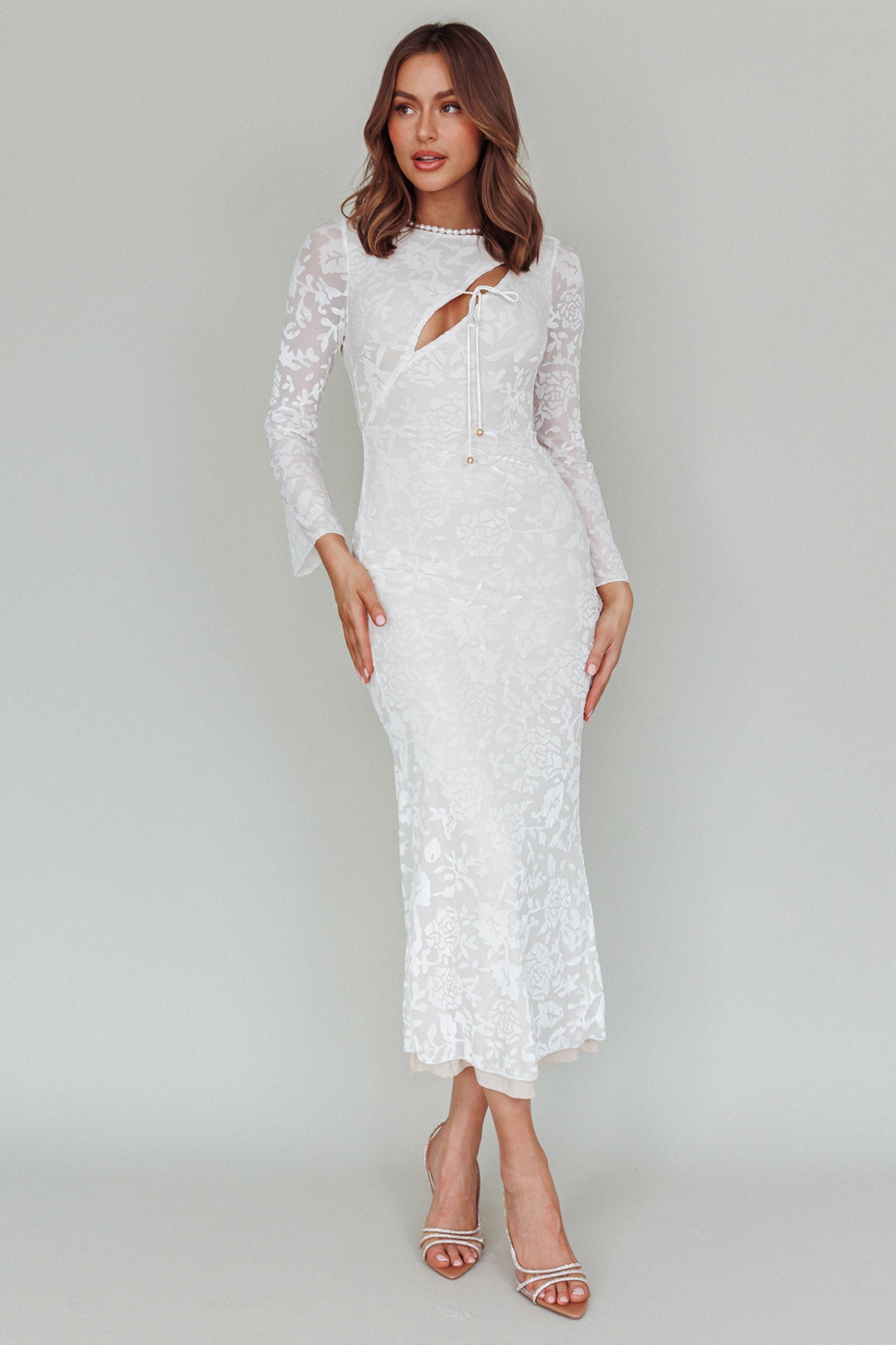 Novalie Long Sleeve Velvet Print Midi Dress White-Maymioy