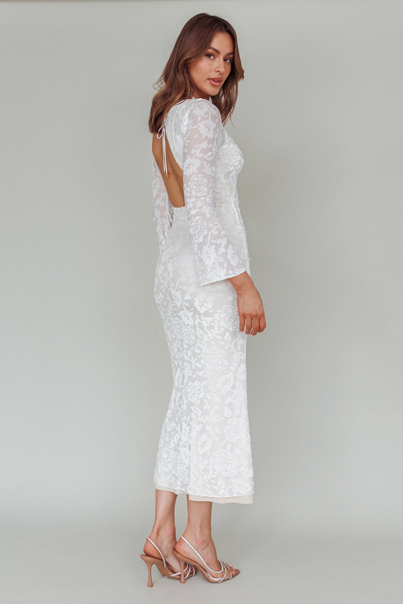 Novalie Long Sleeve Velvet Print Midi Dress White-Maymioy